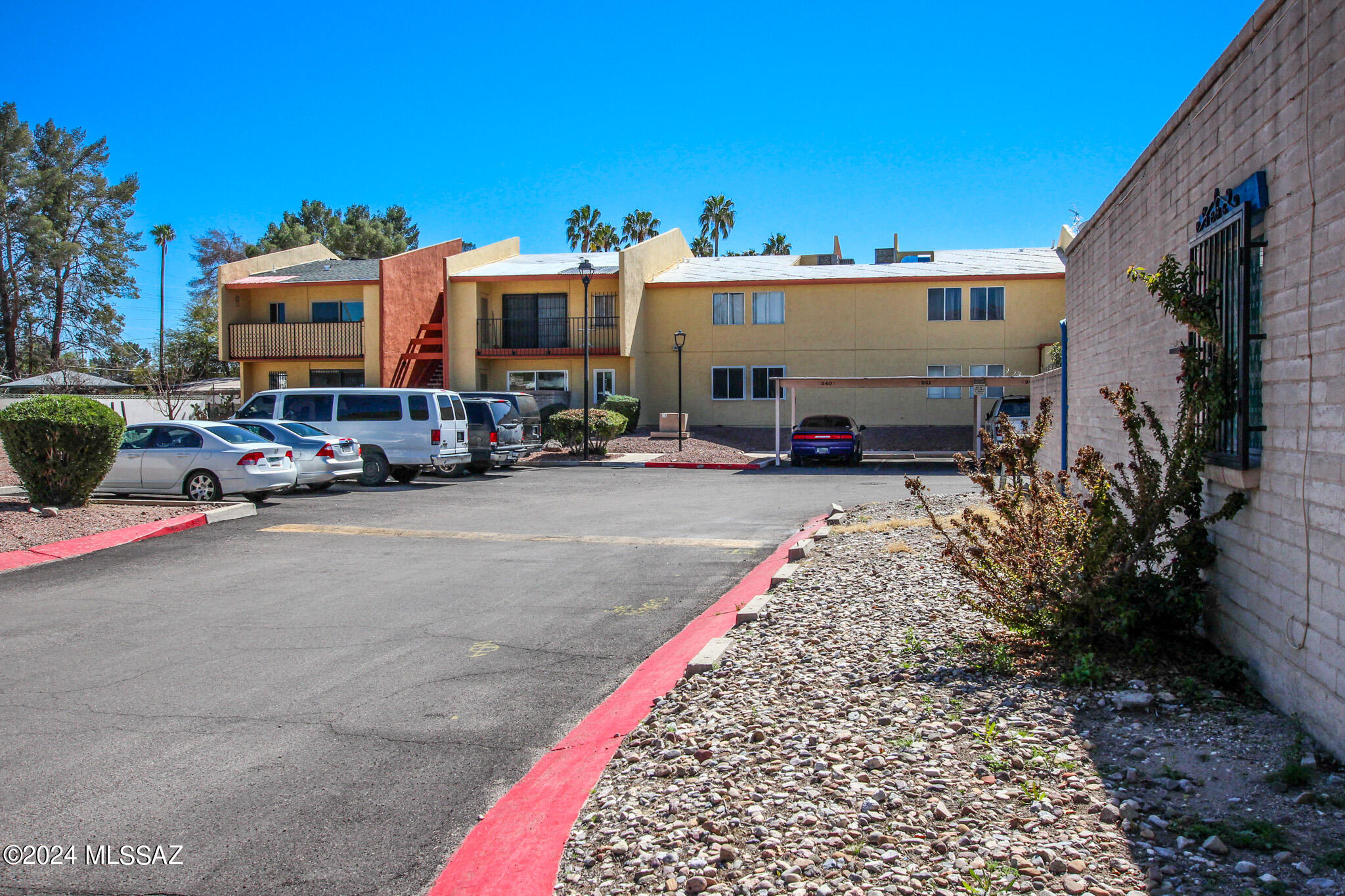 828 S Langley Avenue Unit: 201