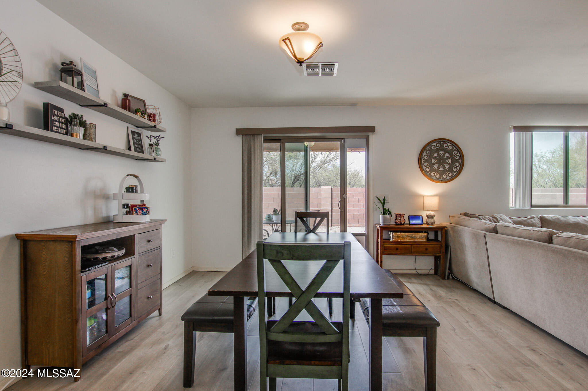 868 W Placita Pozanco