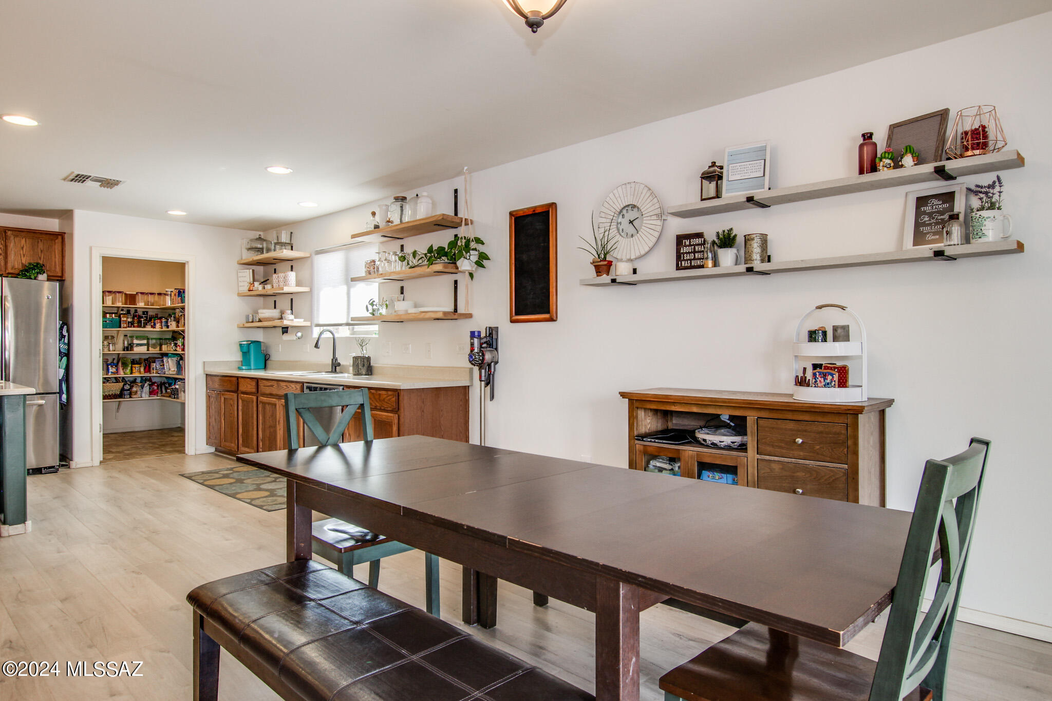 868 W Placita Pozanco