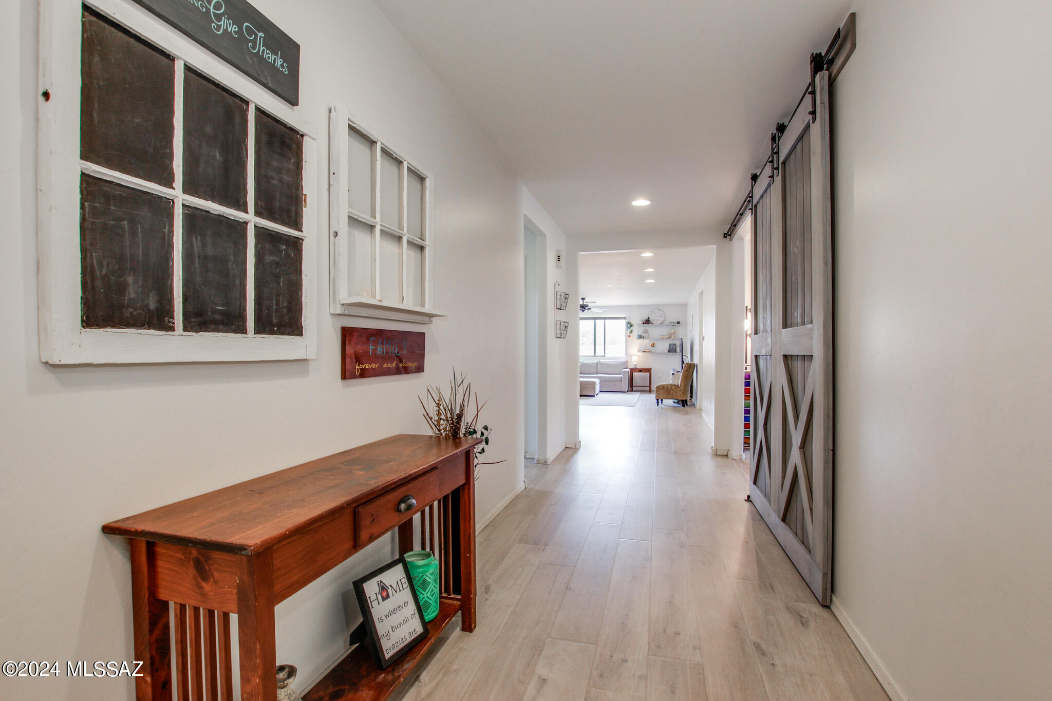 868 W Placita Pozanco
