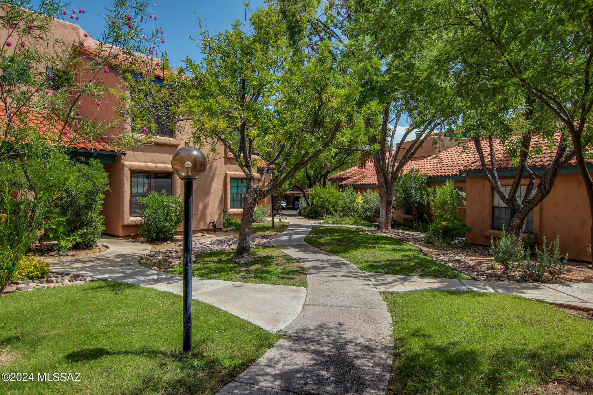7753 E Via Ventana Norte