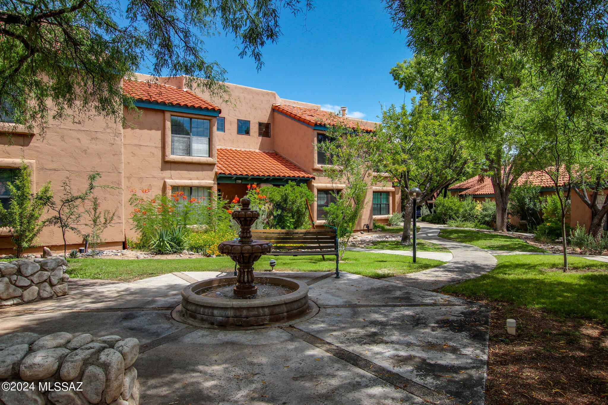 7753 E Via Ventana Norte