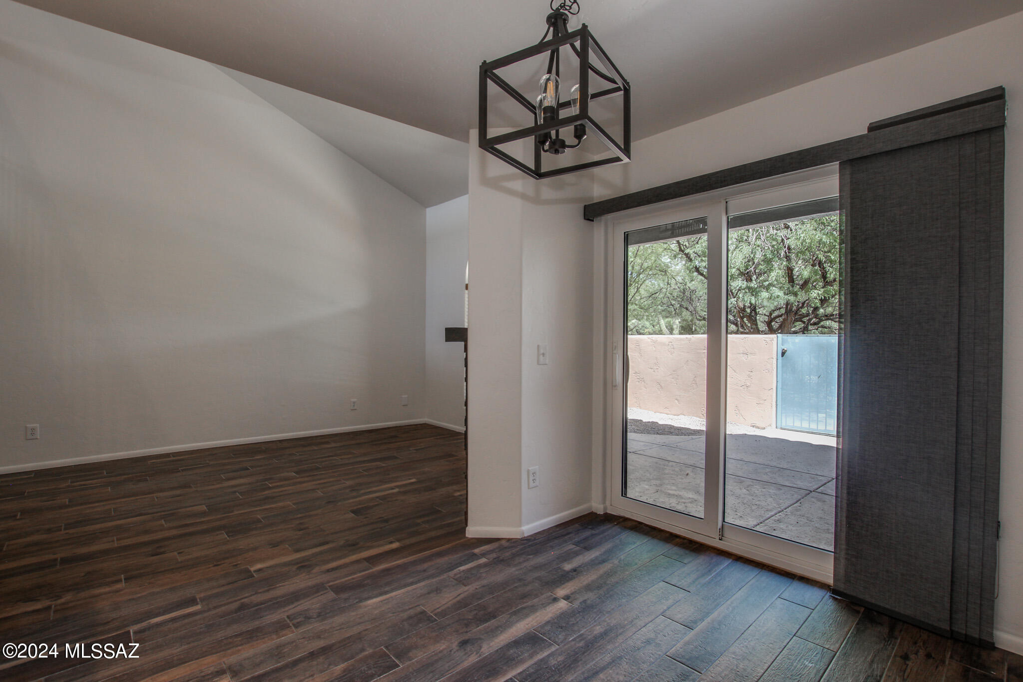 7753 E Via Ventana Norte