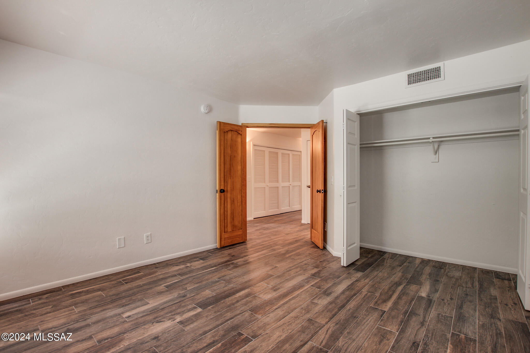 7753 E Via Ventana Norte