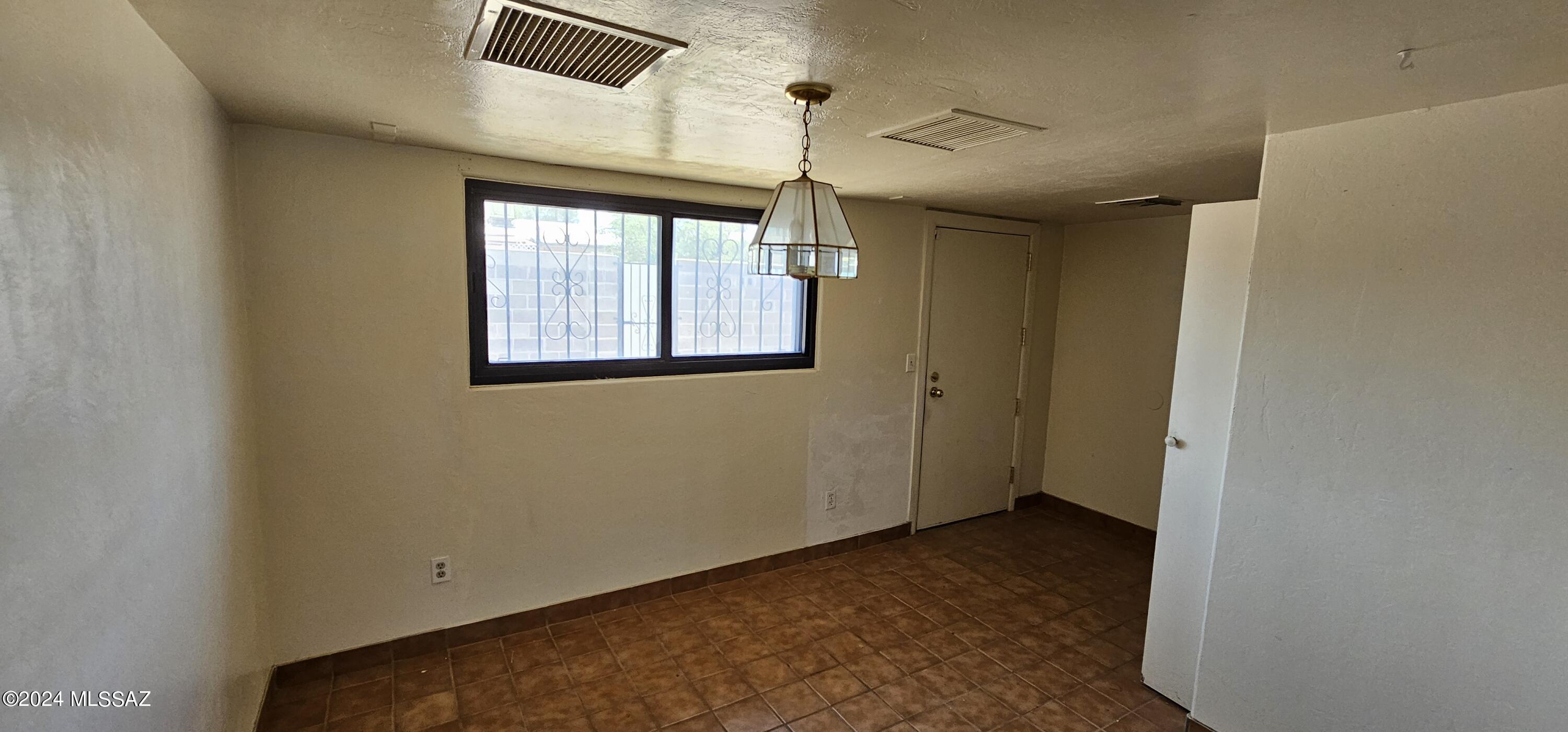 809 W Holladay Drive