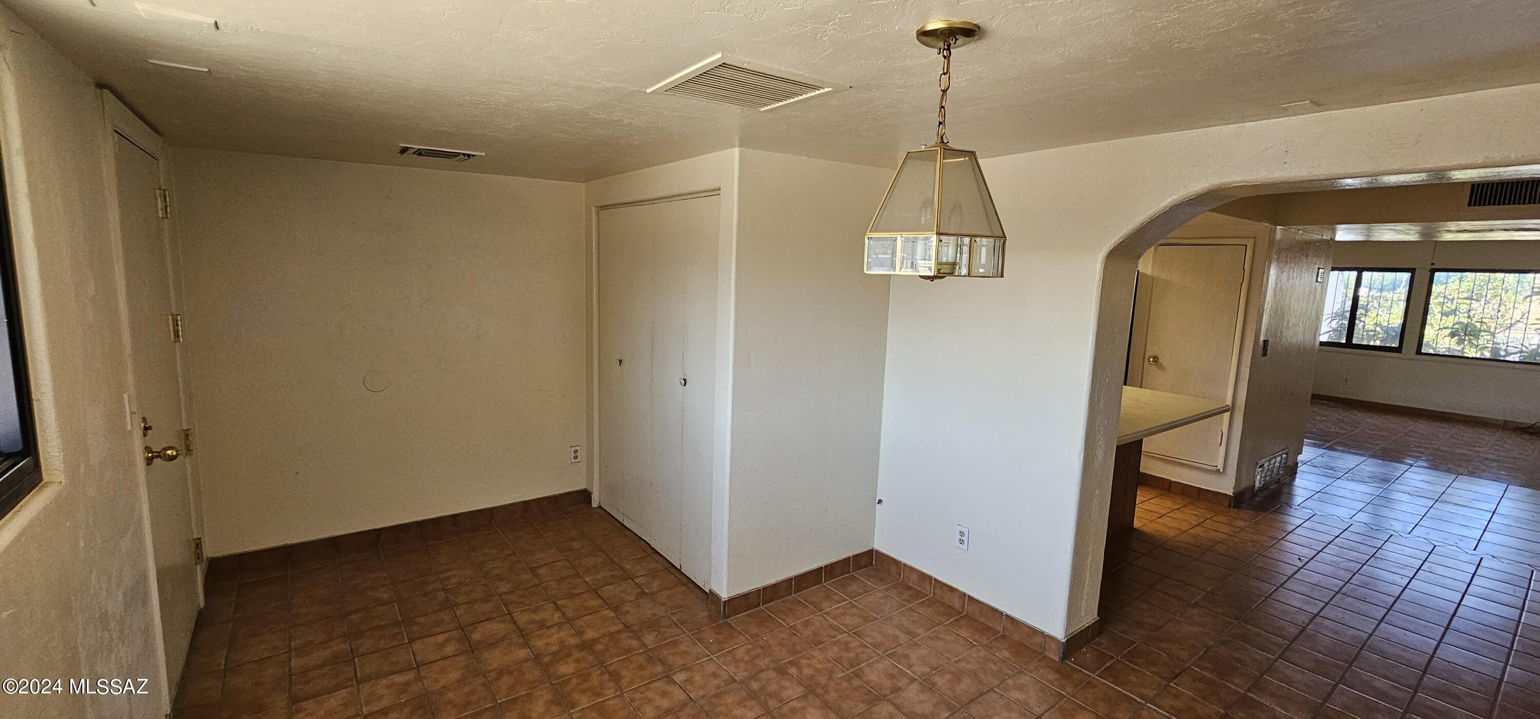 809 W Holladay Drive
