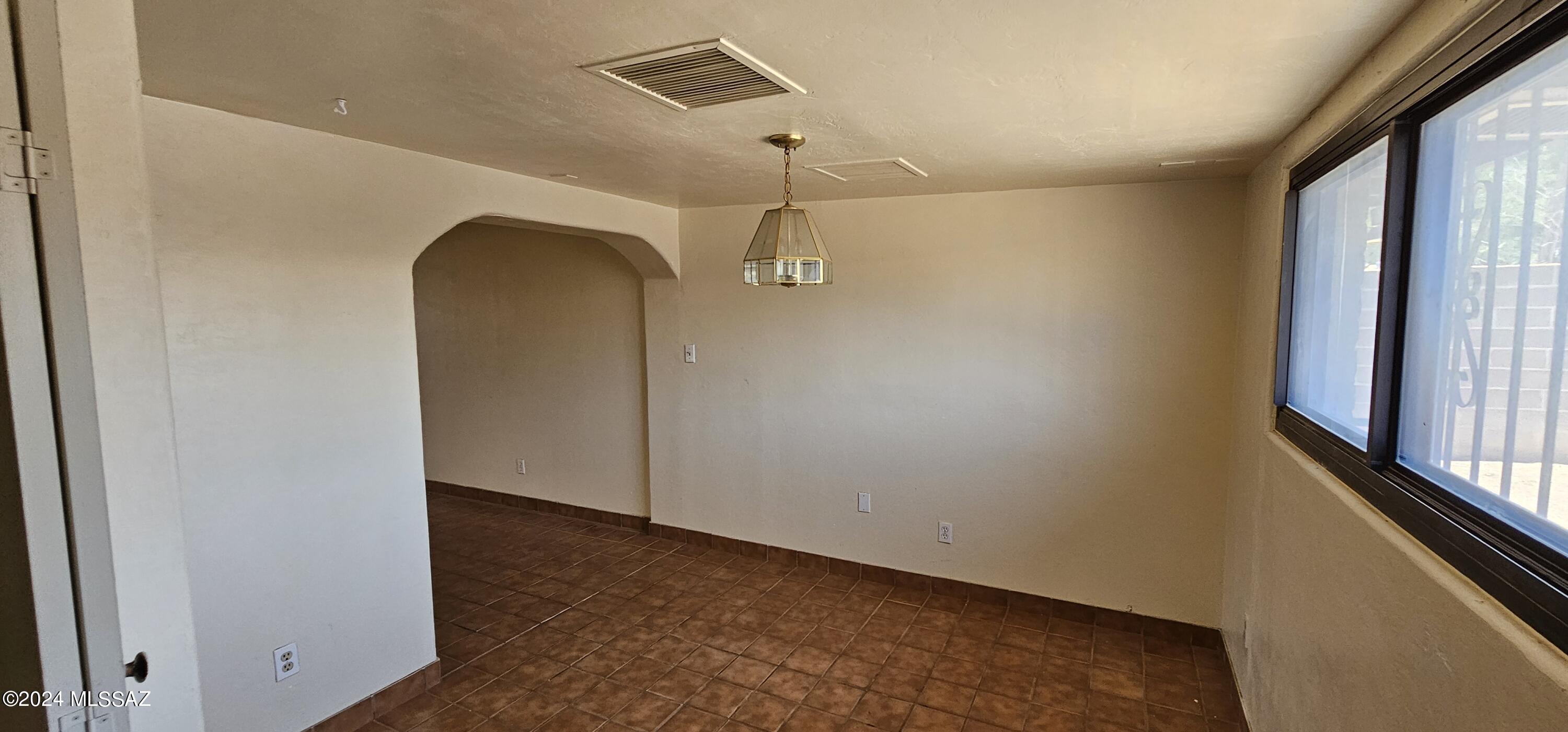 809 W Holladay Drive