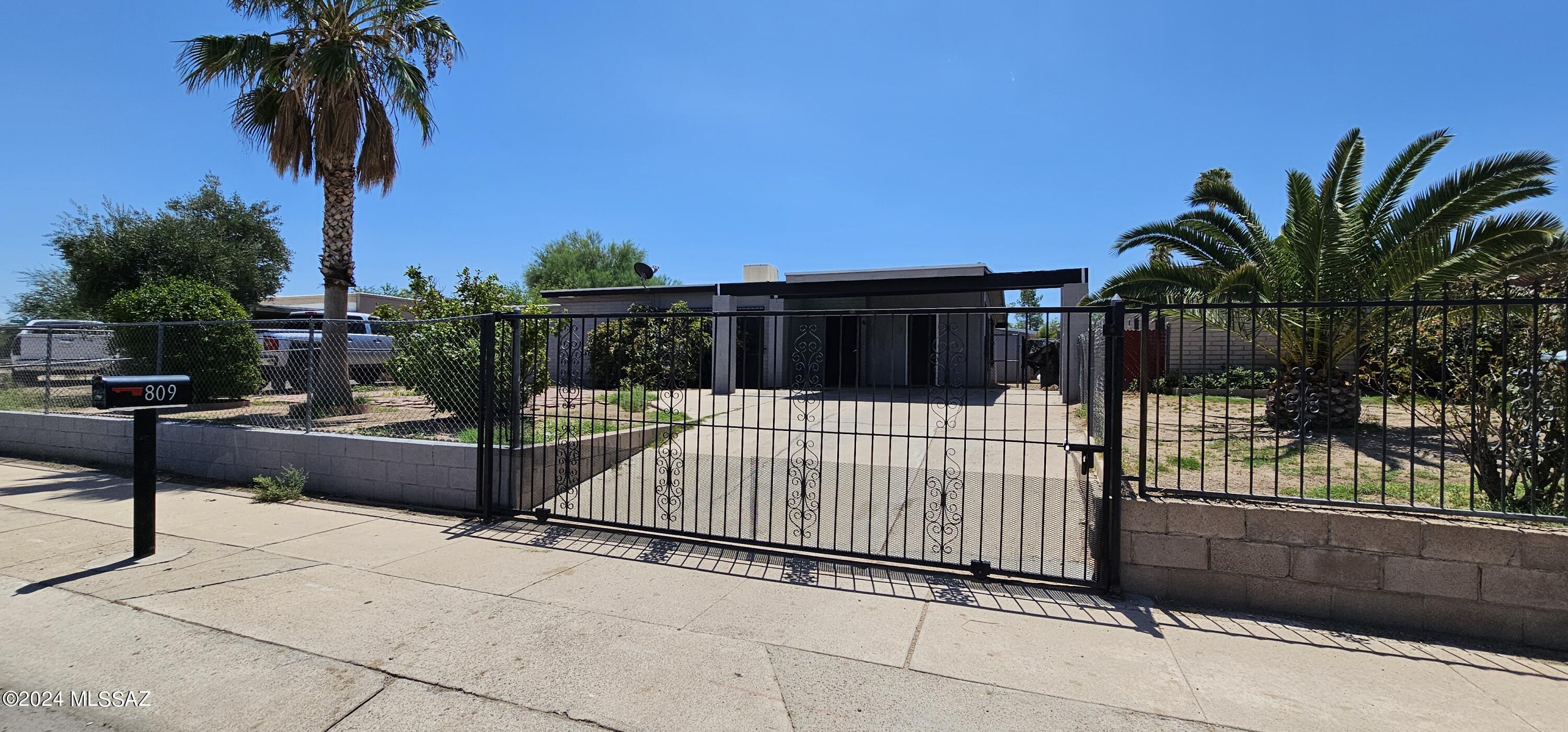 809 W Holladay Drive