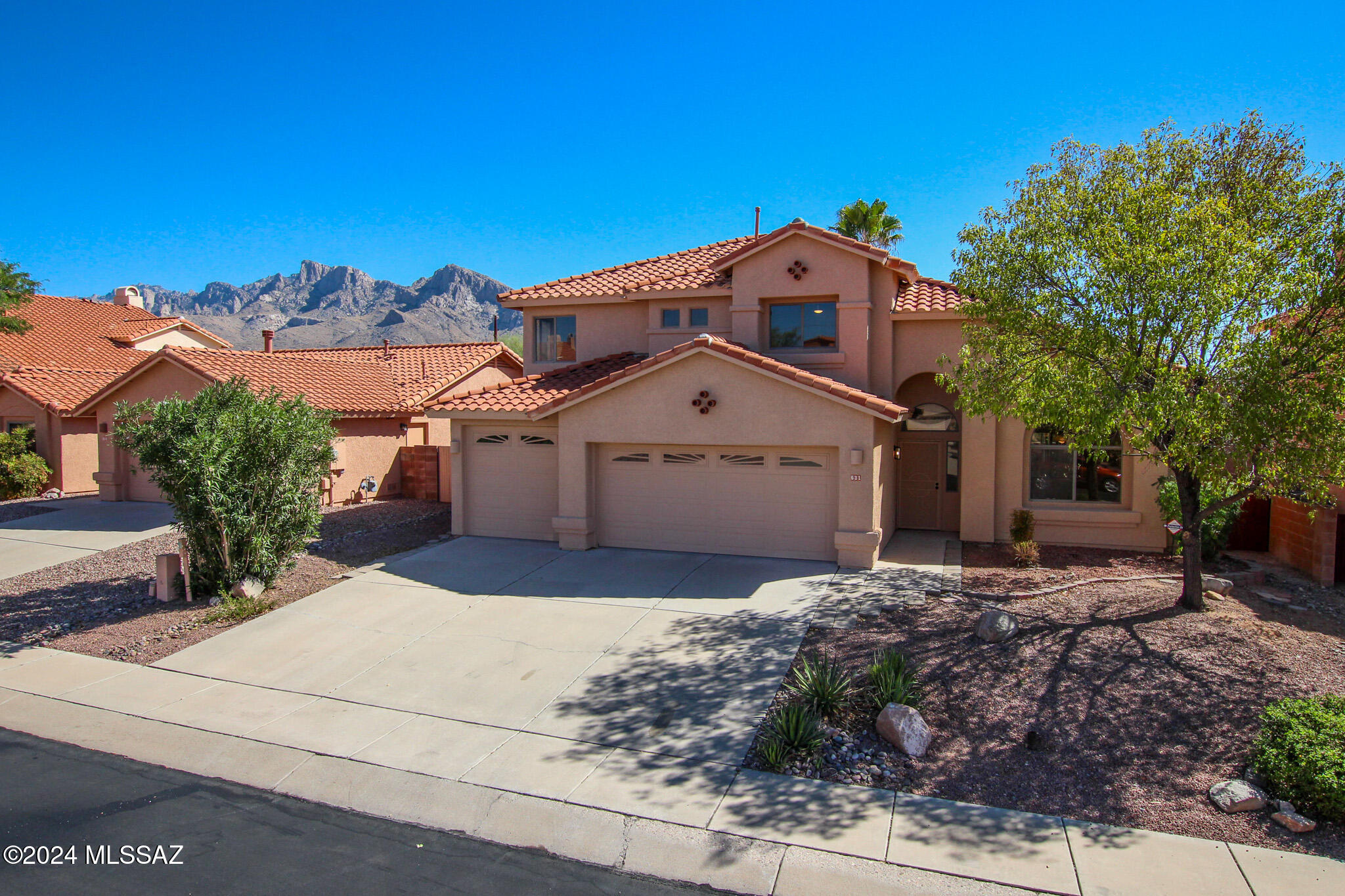 631 W Sendero Claro