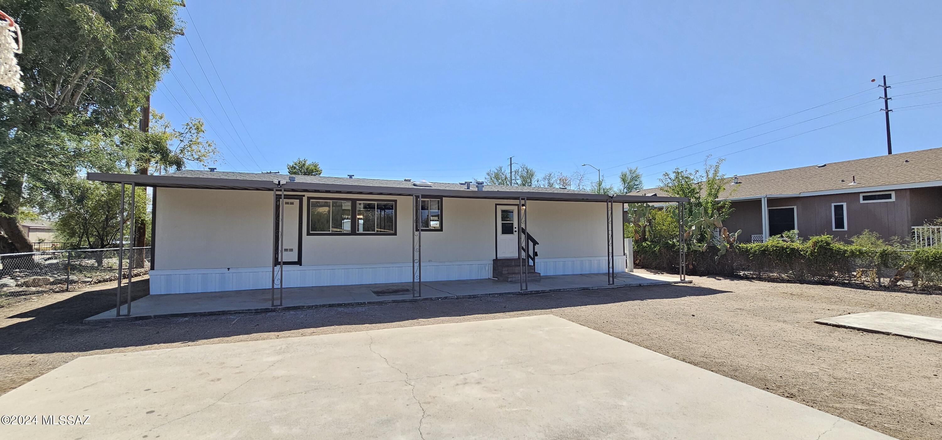 852 W Florence Street
