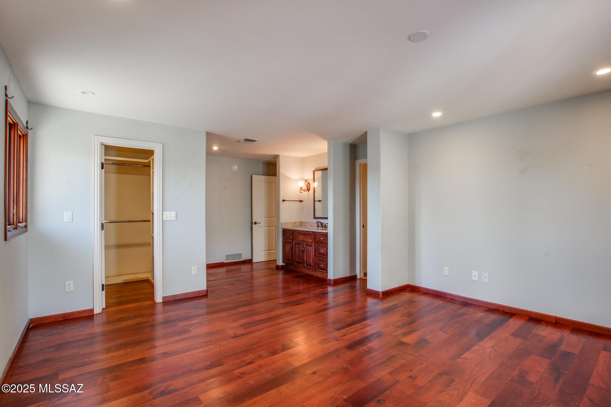 1632 E Calle El Cid