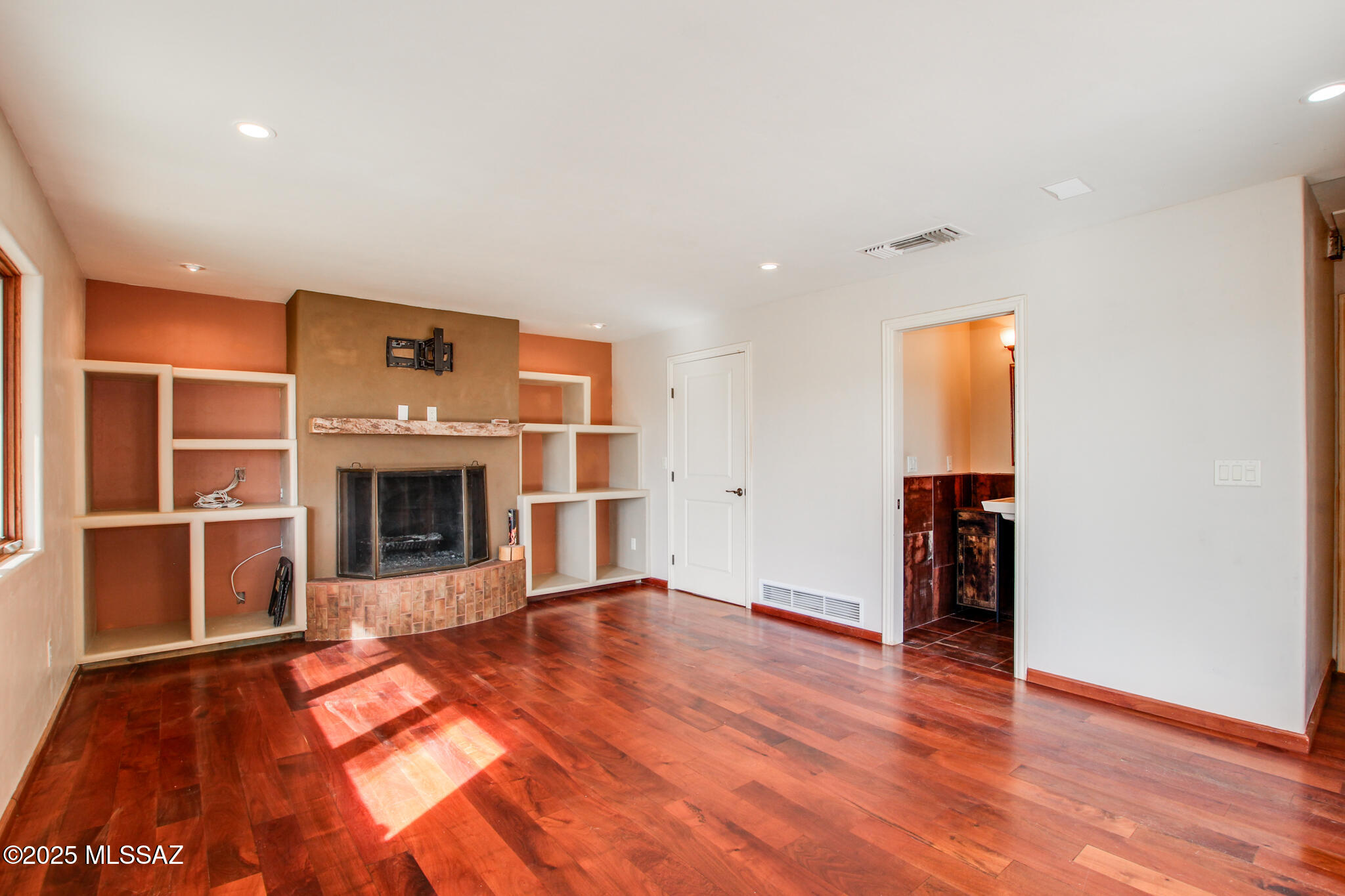 1632 E Calle El Cid