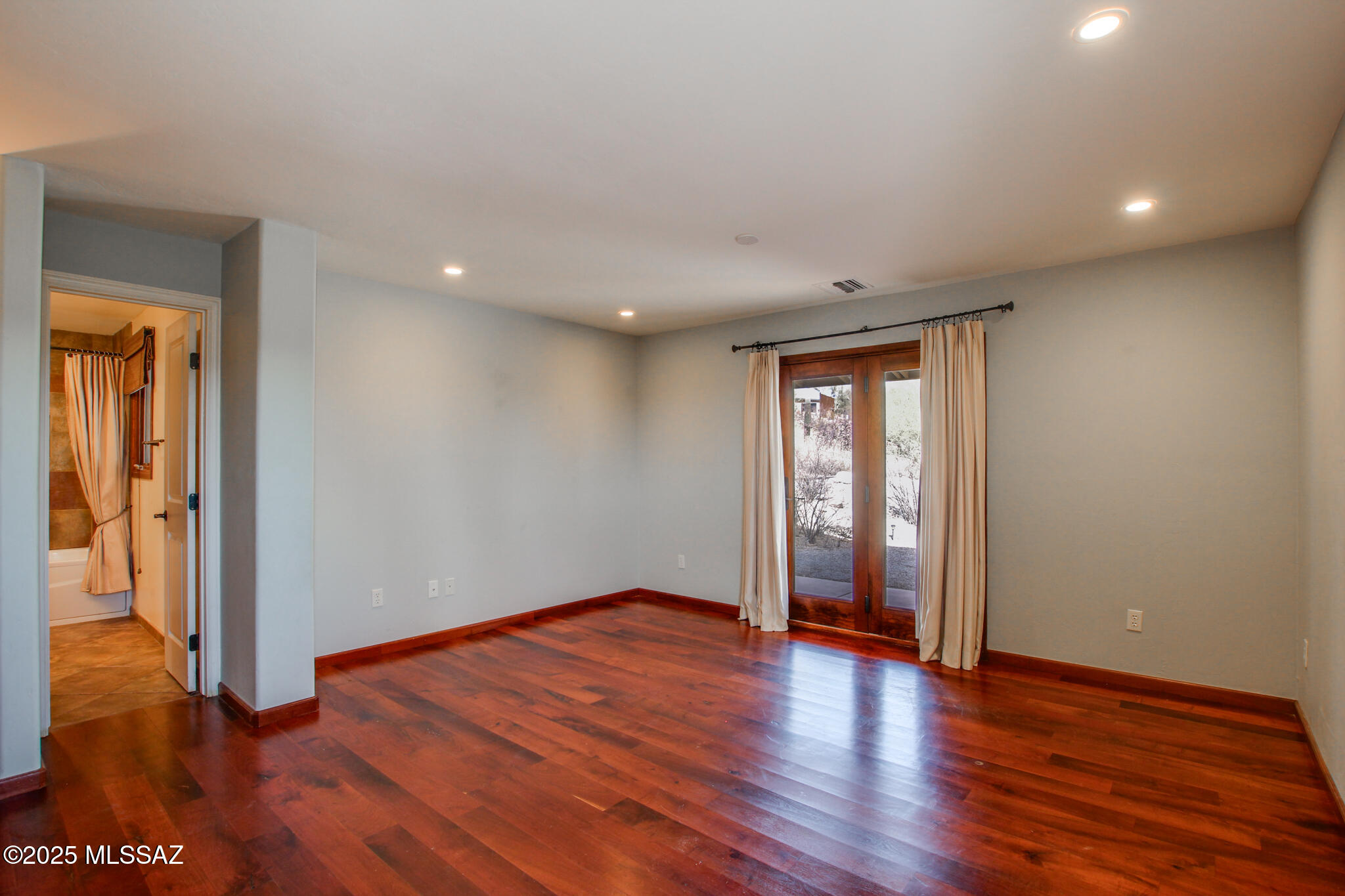 1632 E Calle El Cid