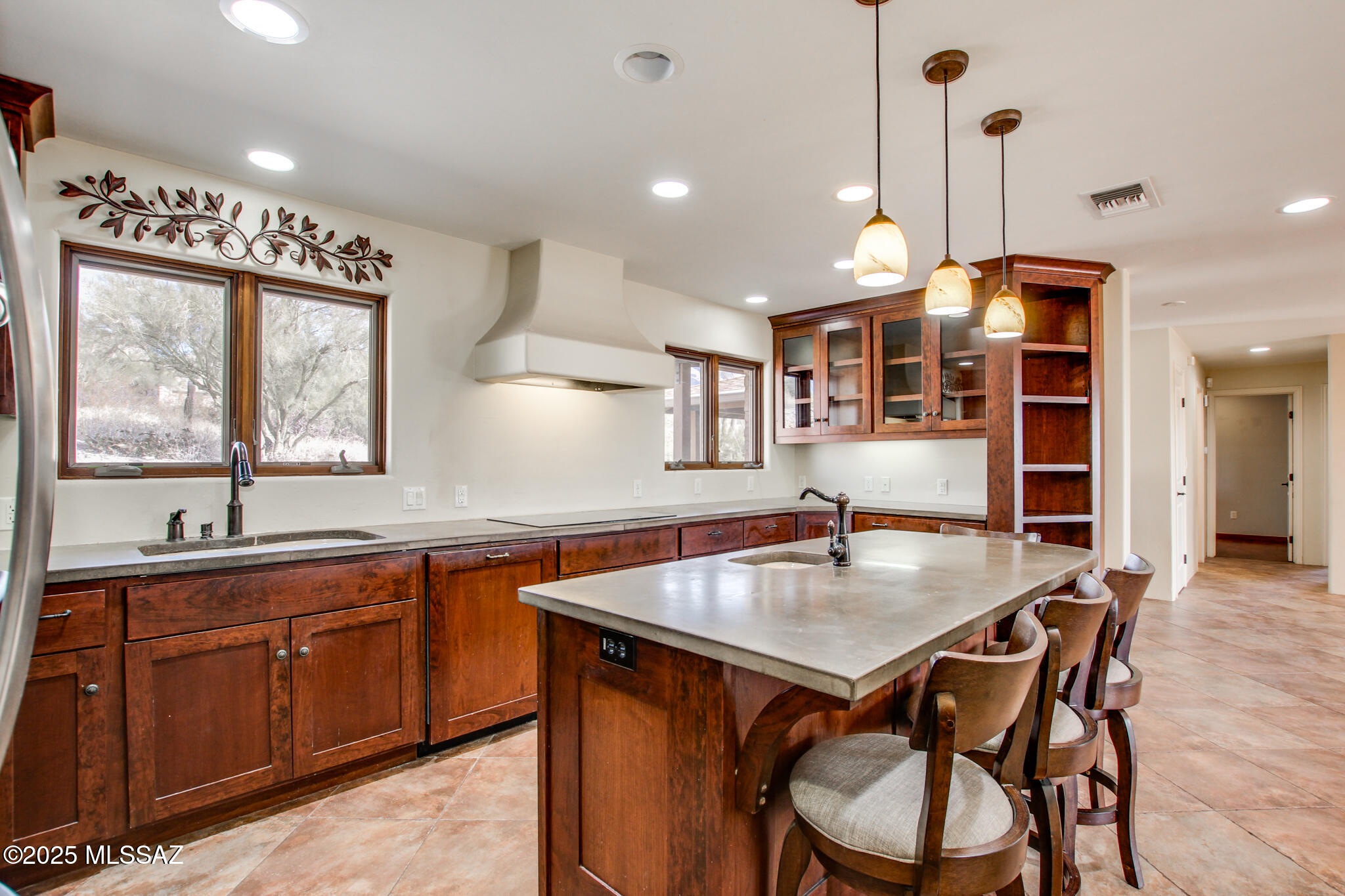 1632 E Calle El Cid