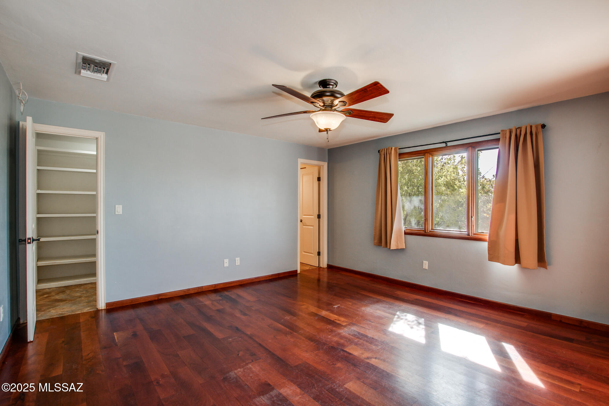 1632 E Calle El Cid