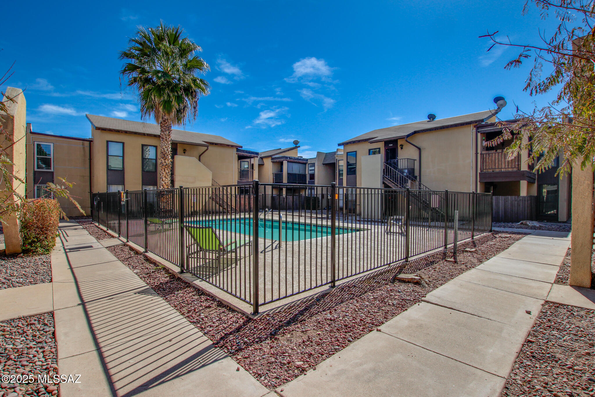 1620 N Wilmot Road Unit: UNIT P288