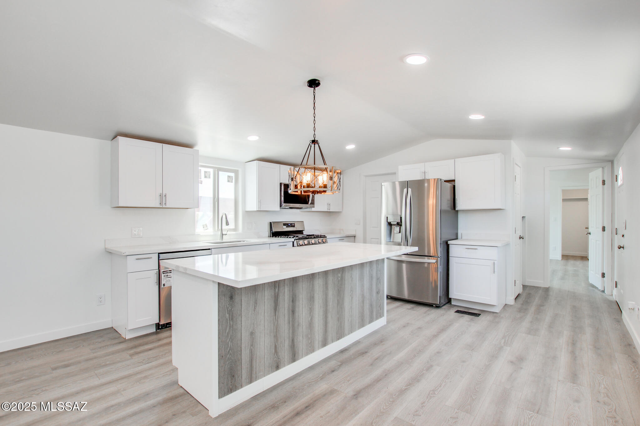 2801 W Roadrunner Road
