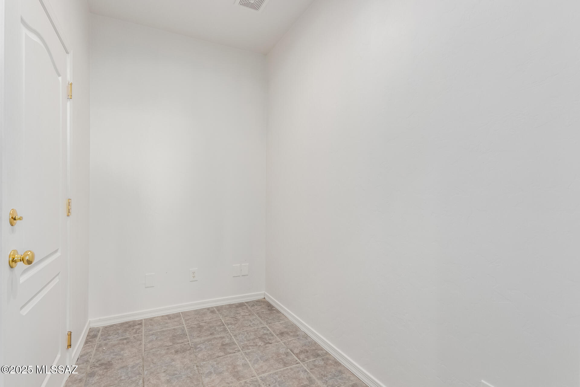 692 N Cedar Bend Avenue