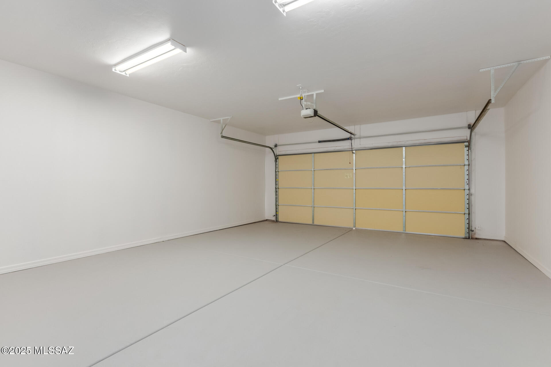 692 N Cedar Bend Avenue