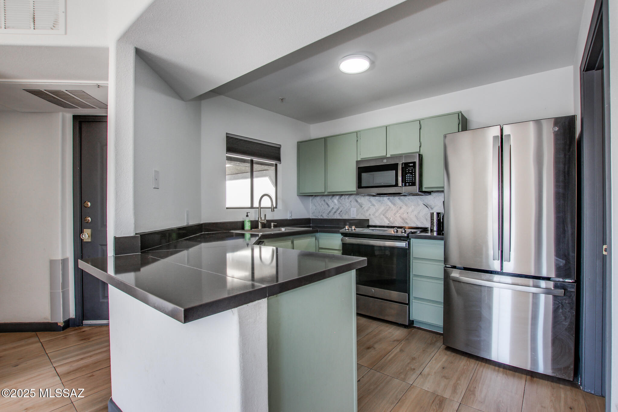 5751 N Kolb Road Unit: 39202