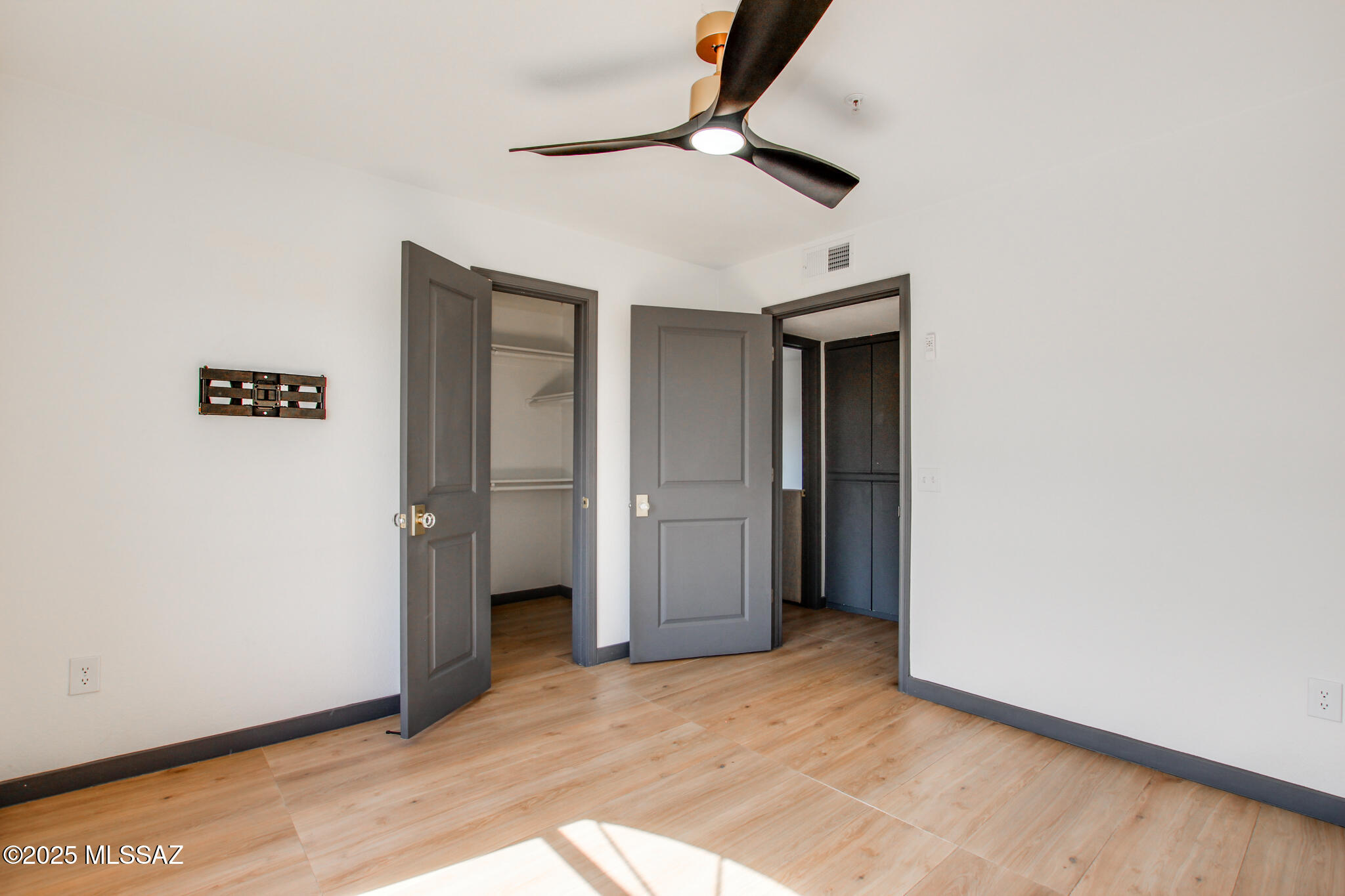 5751 N Kolb Road Unit: 39202