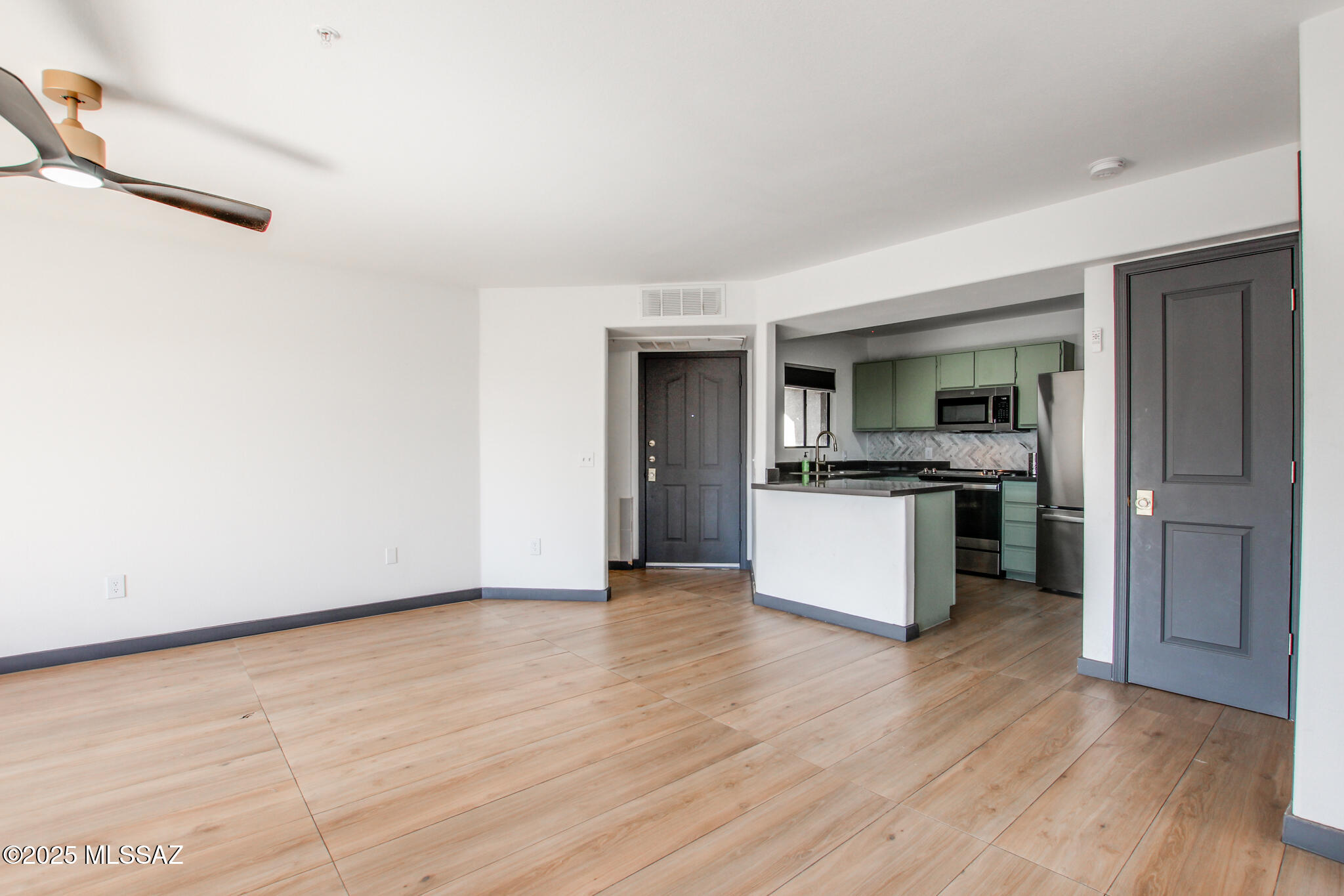 5751 N Kolb Road Unit: 39202