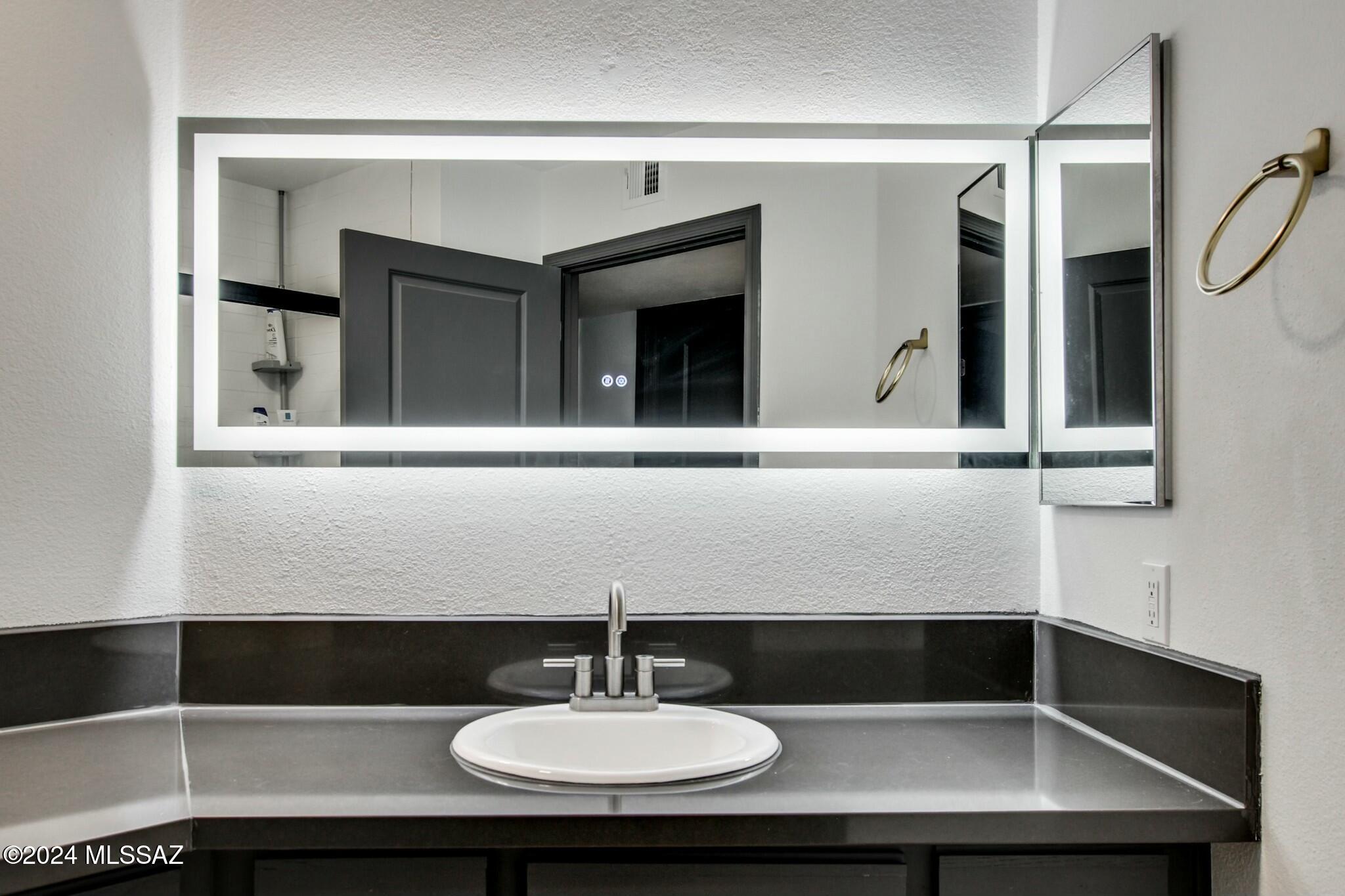 5751 N Kolb Road Unit: 39202