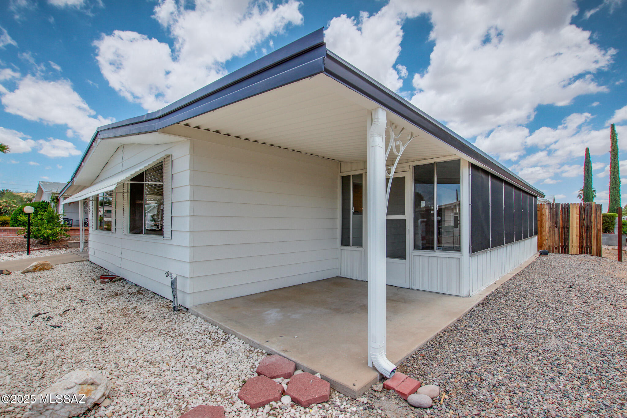 270 W Pinon