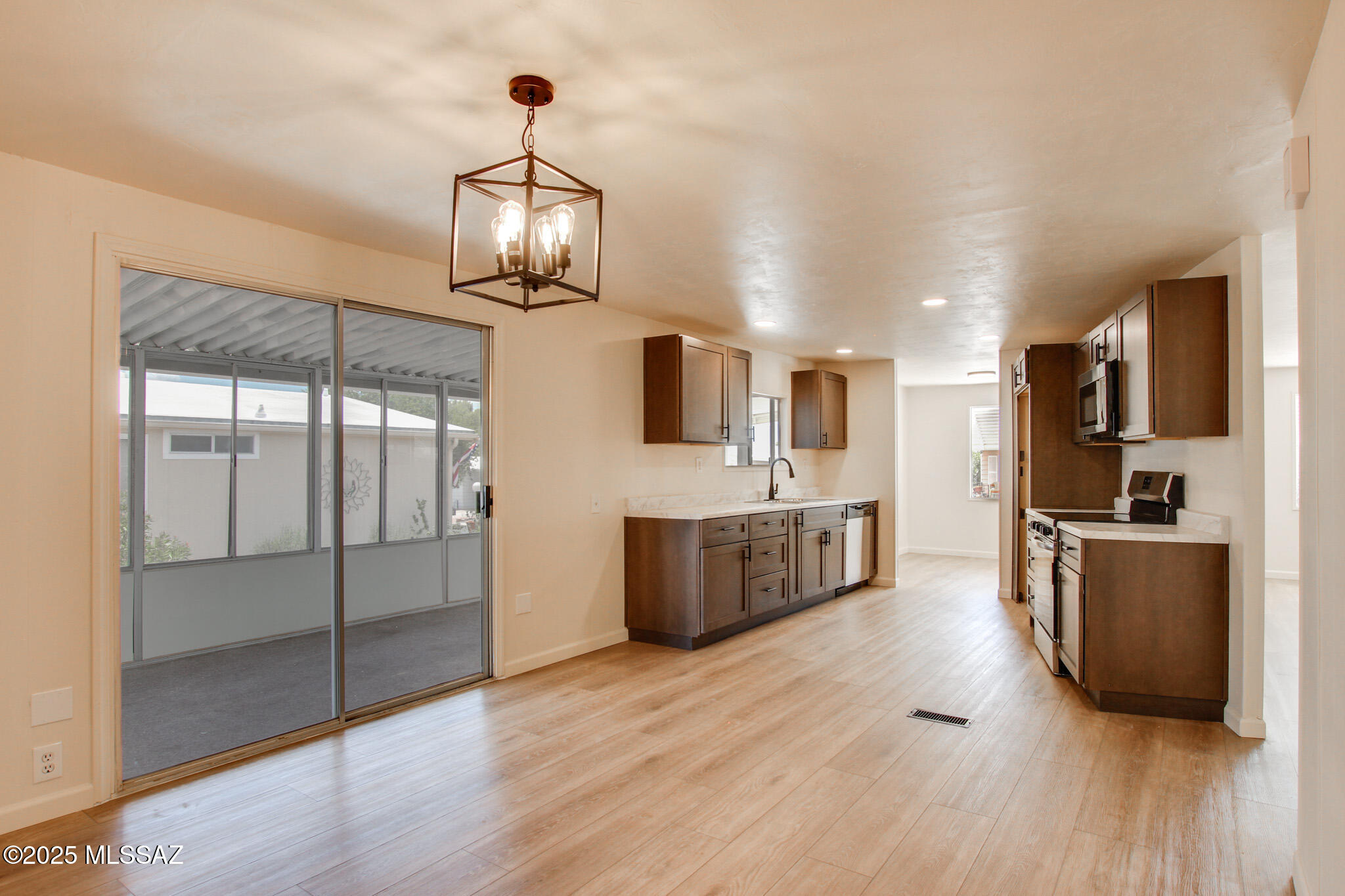 270 W Pinon