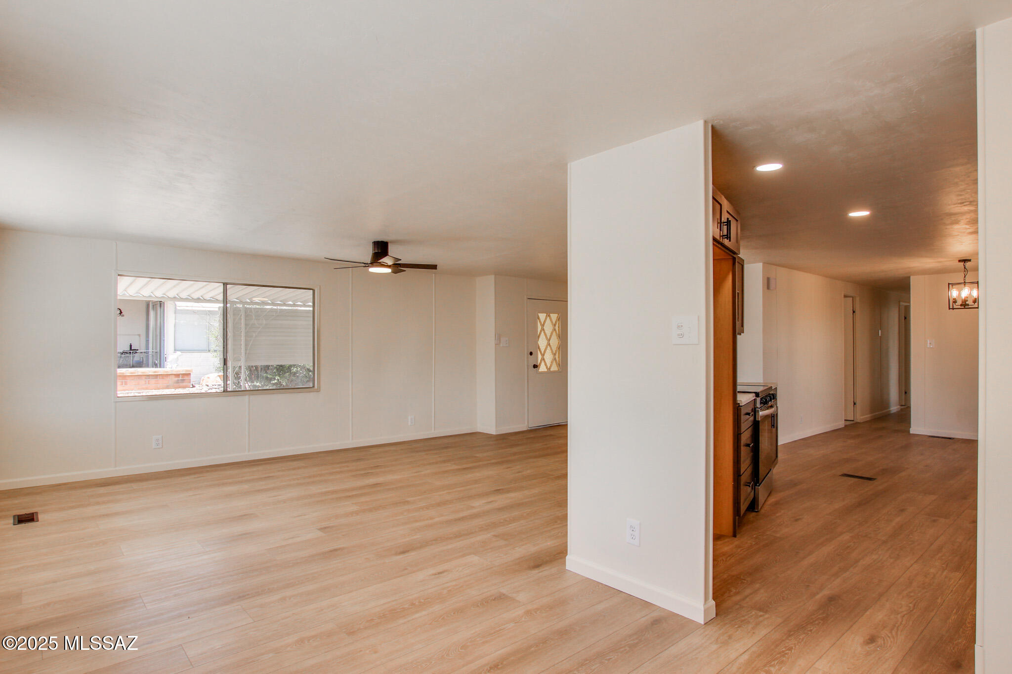 270 W Pinon