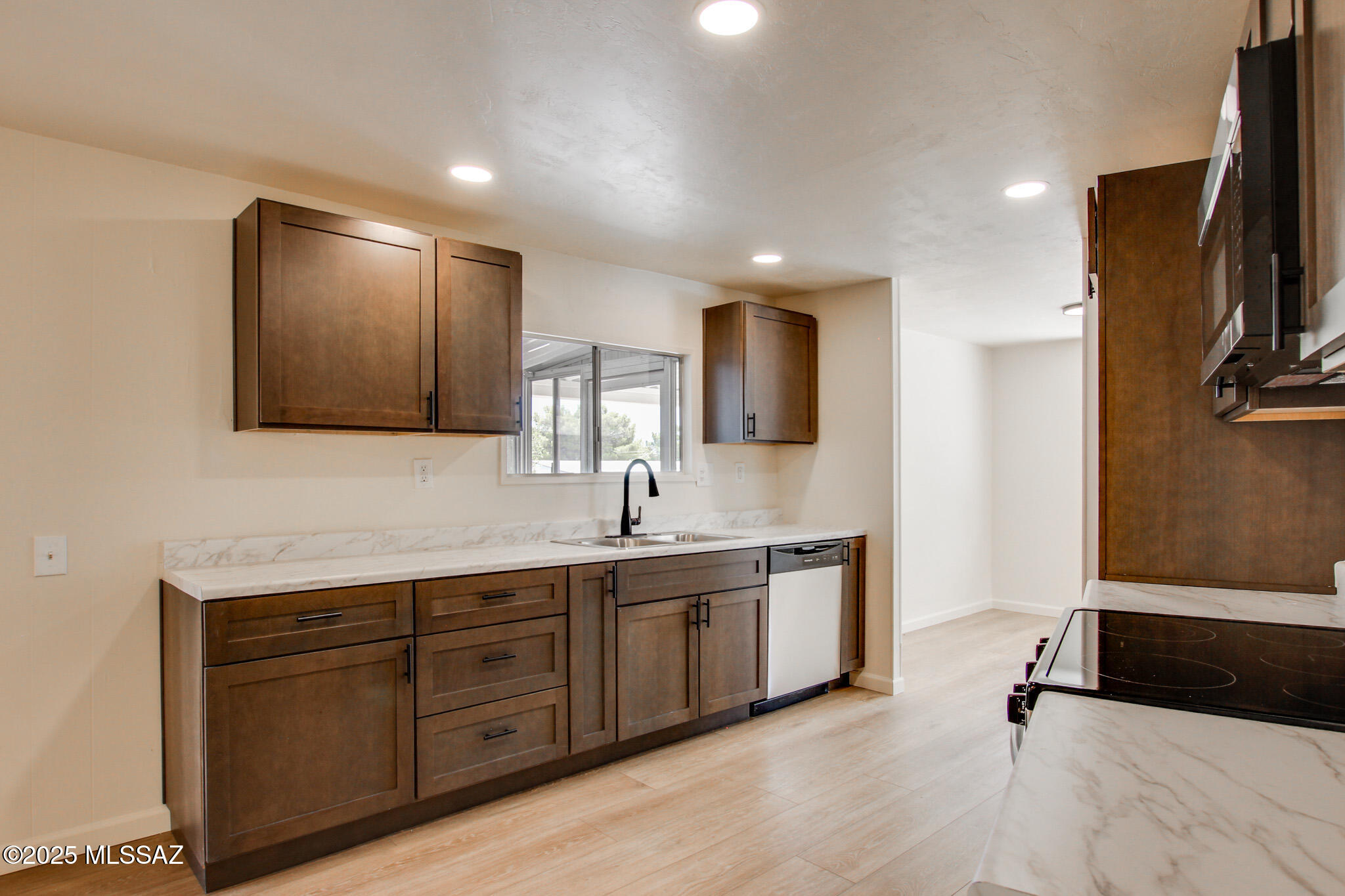 270 W Pinon