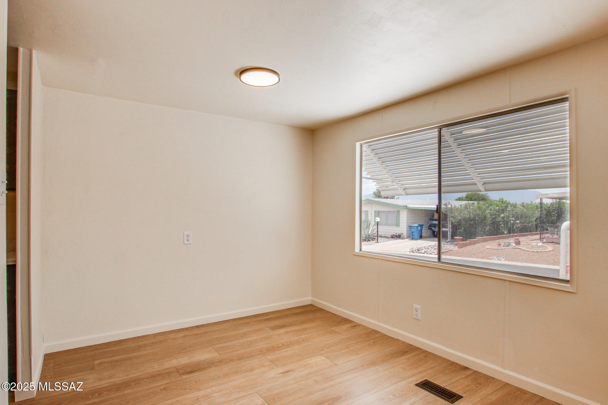 270 W Pinon