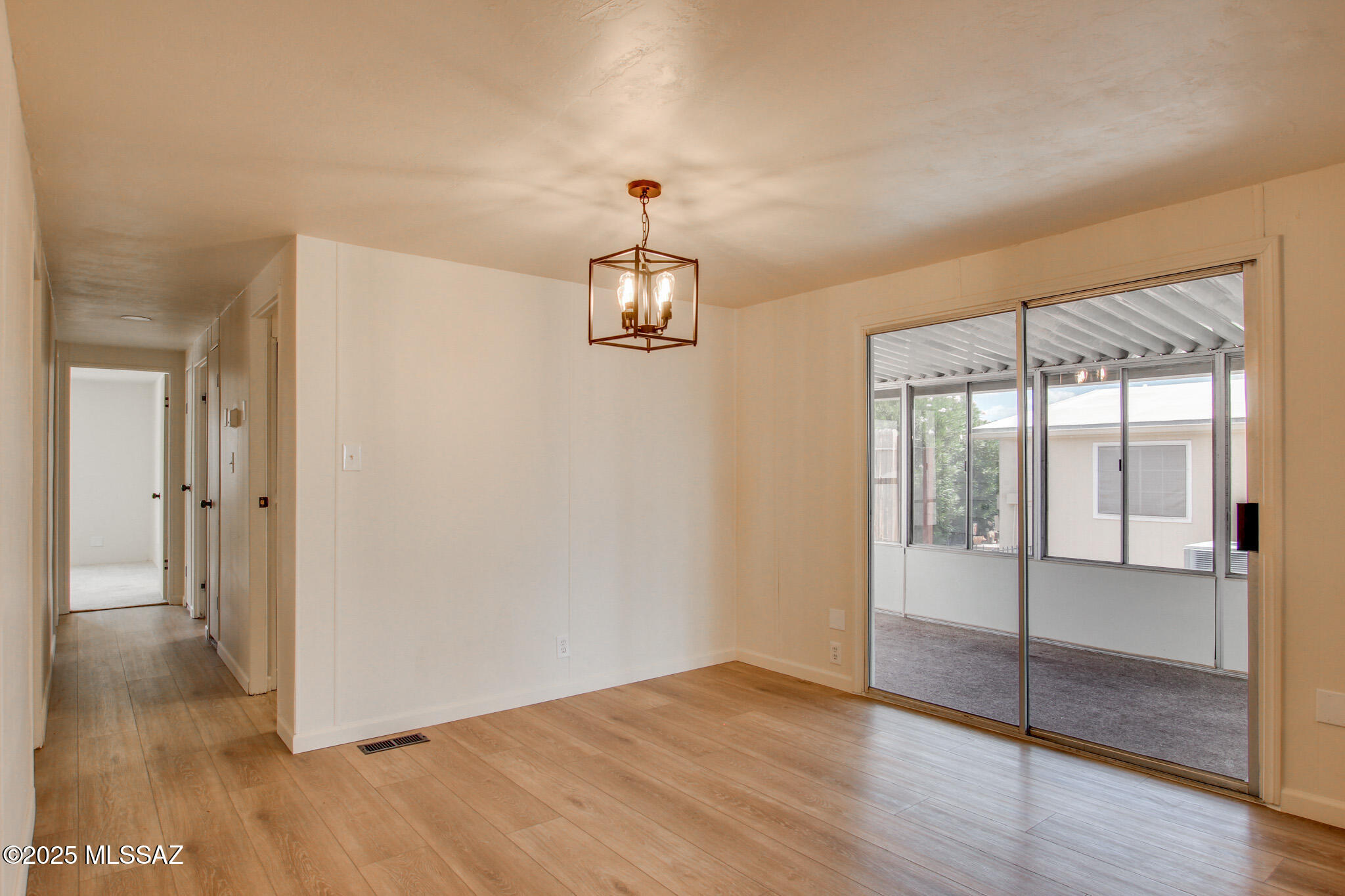 270 W Pinon