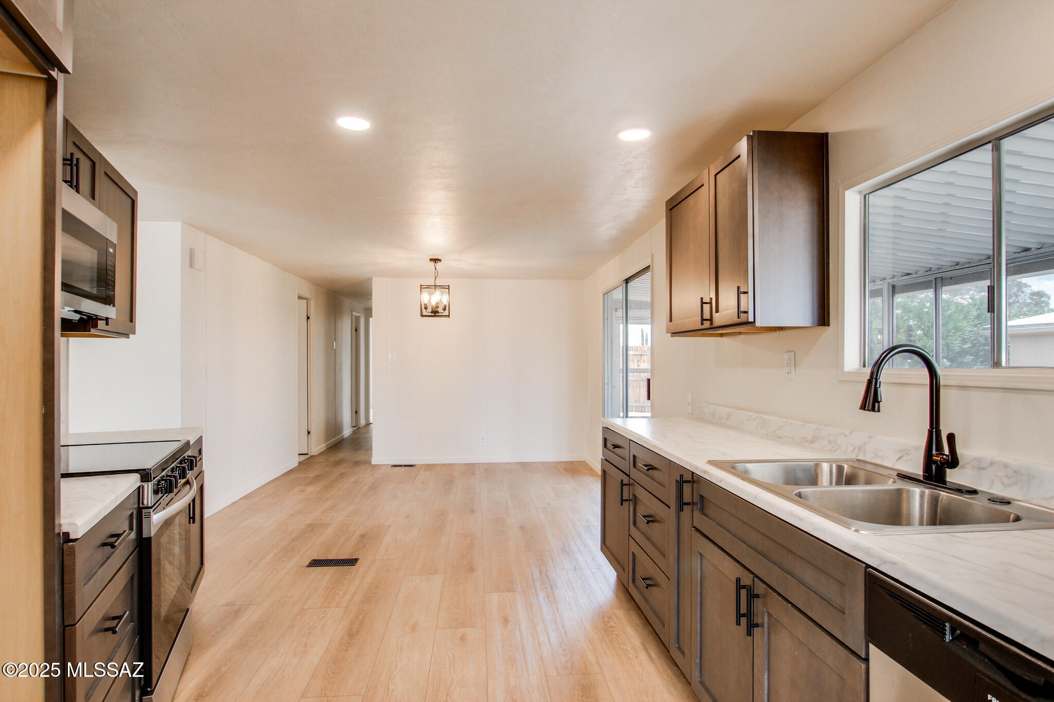270 W Pinon