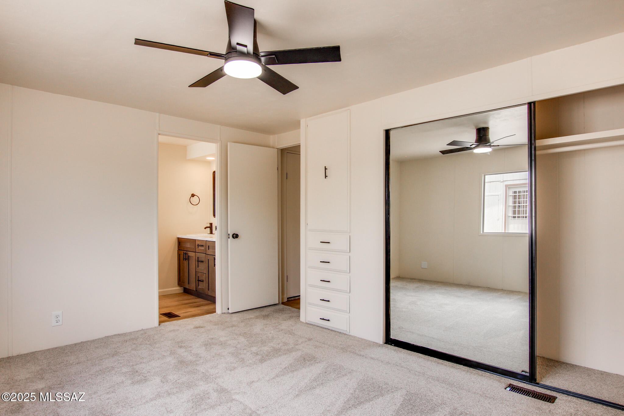 270 W Pinon