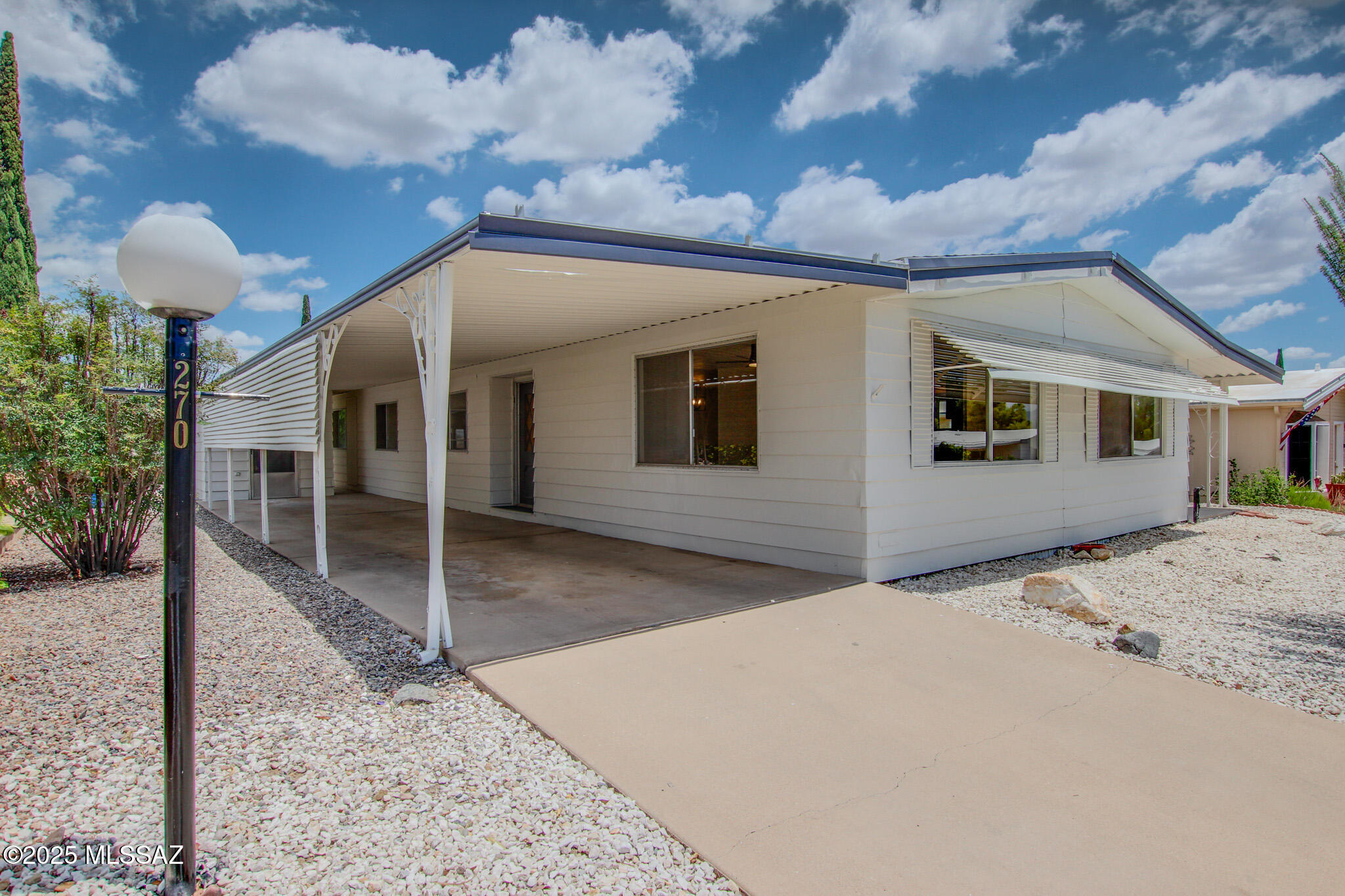 270 W Pinon