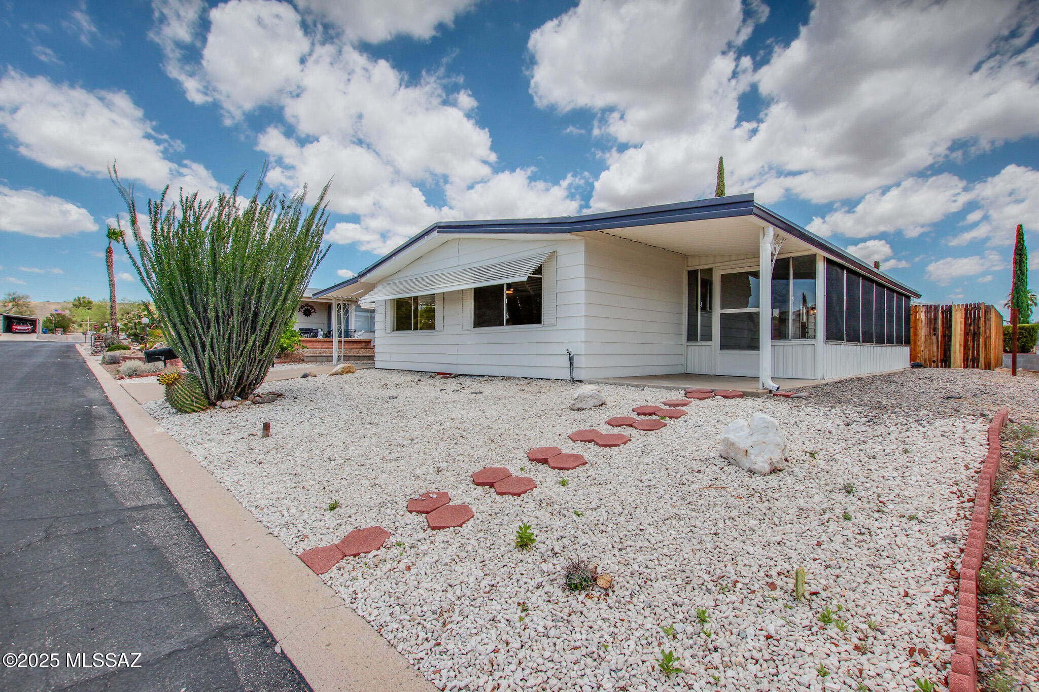 270 W Pinon