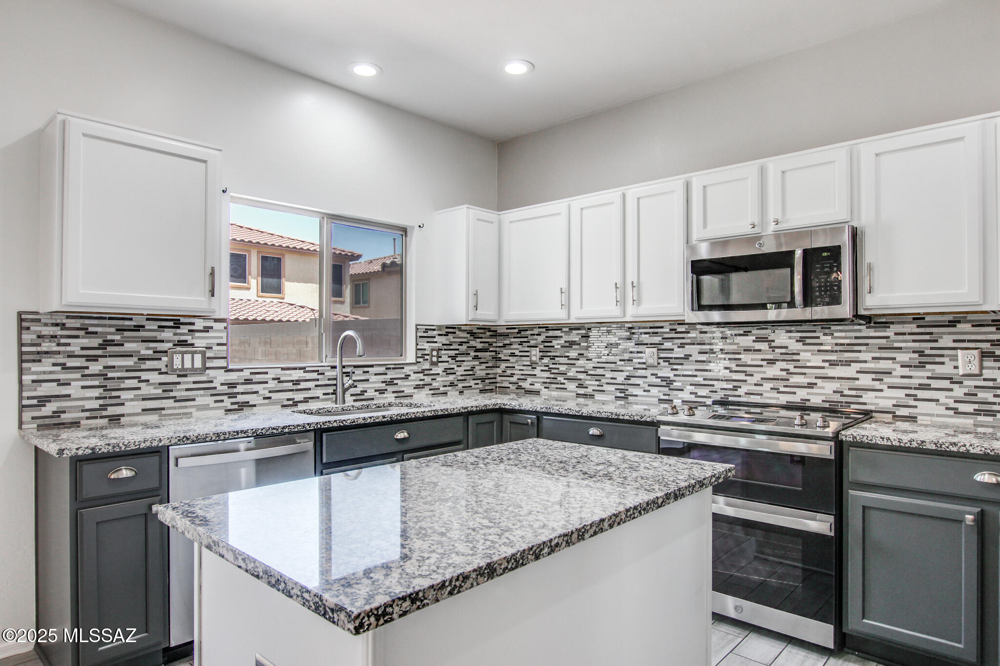 432 W Calle Sombra Linda