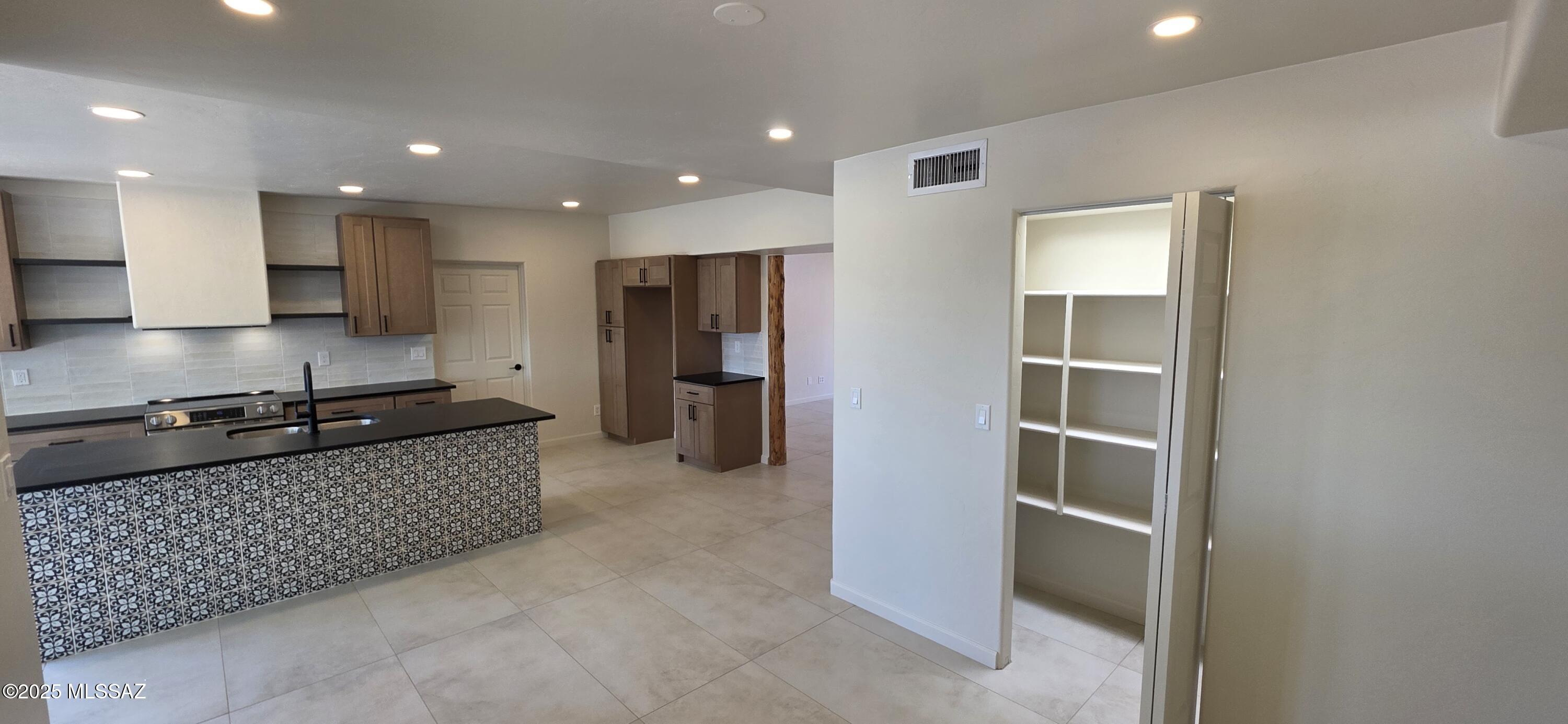 4033 W Isis Drive