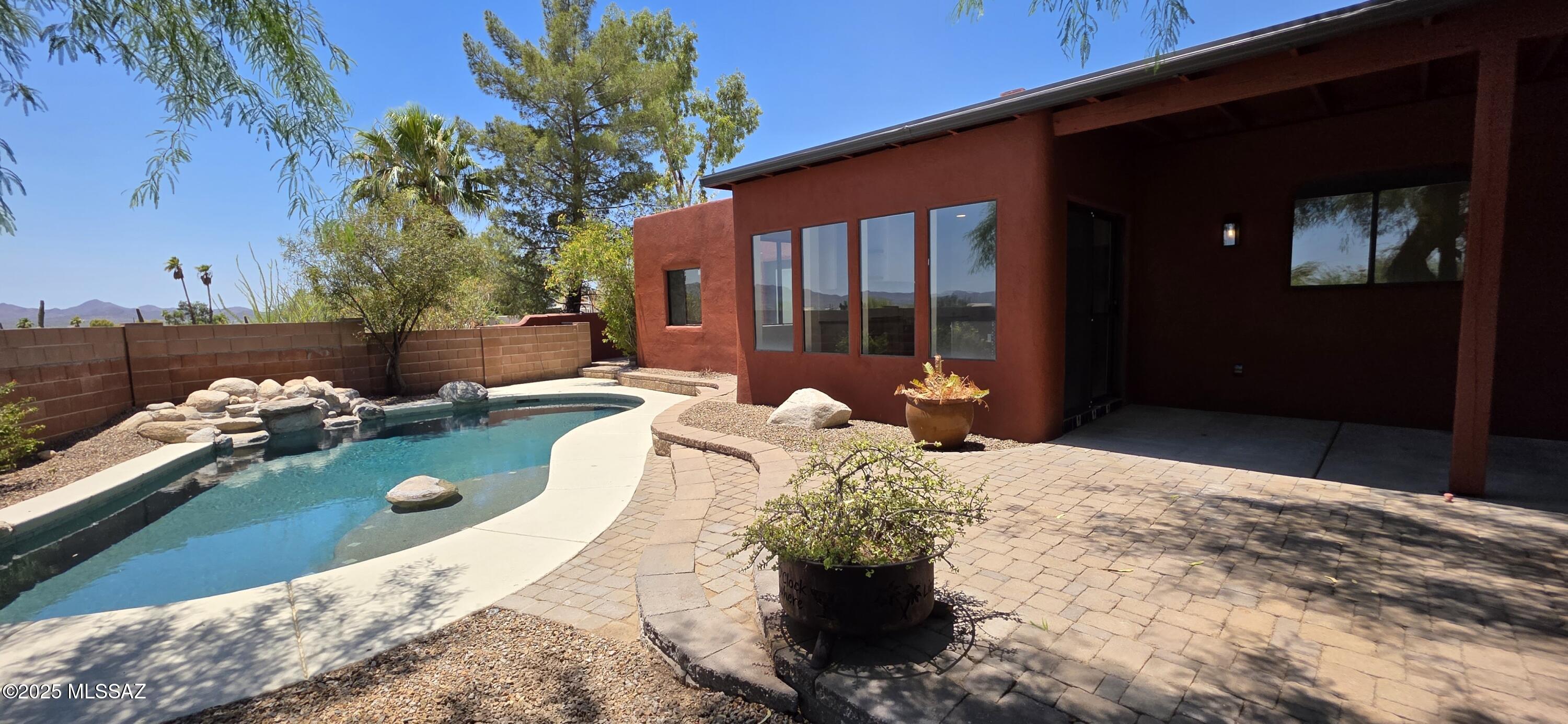 4033 W Isis Drive