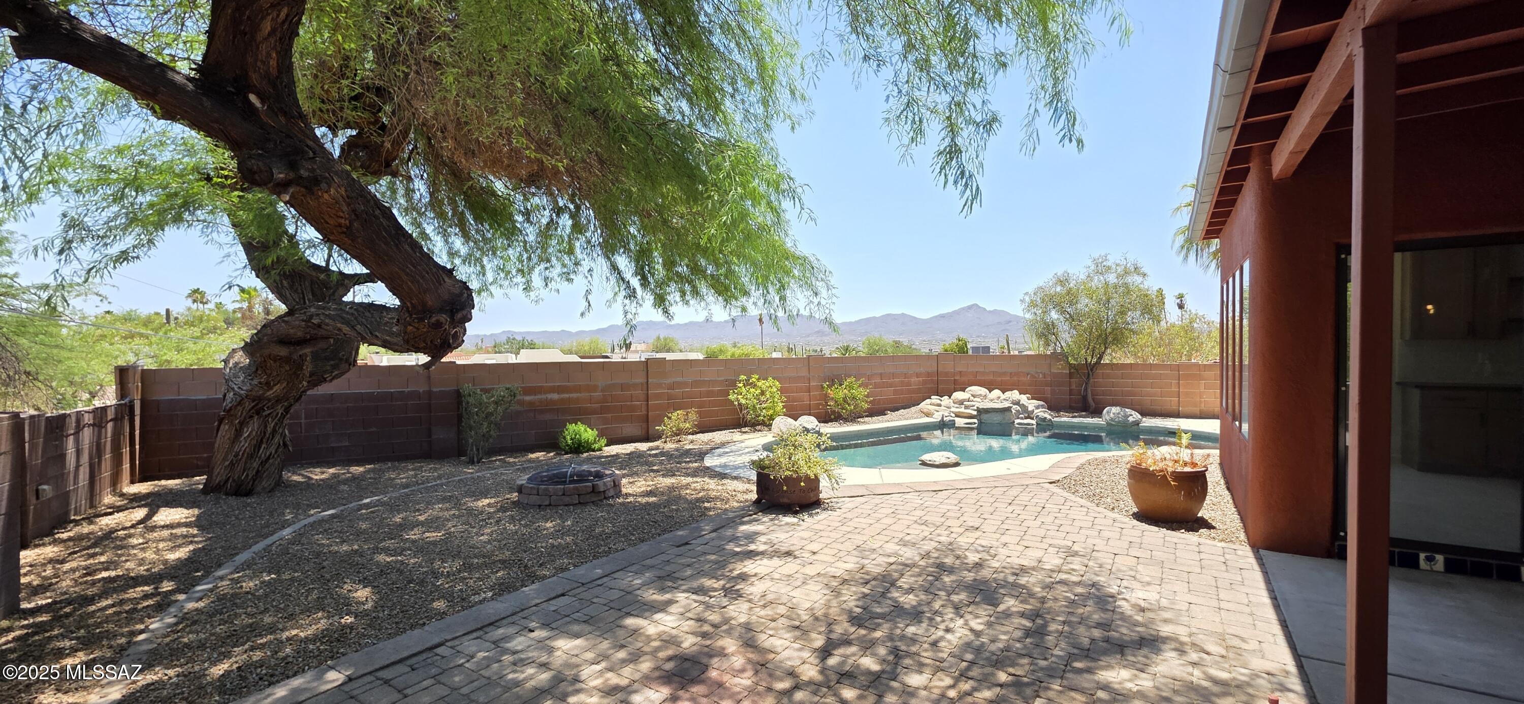 4033 W Isis Drive