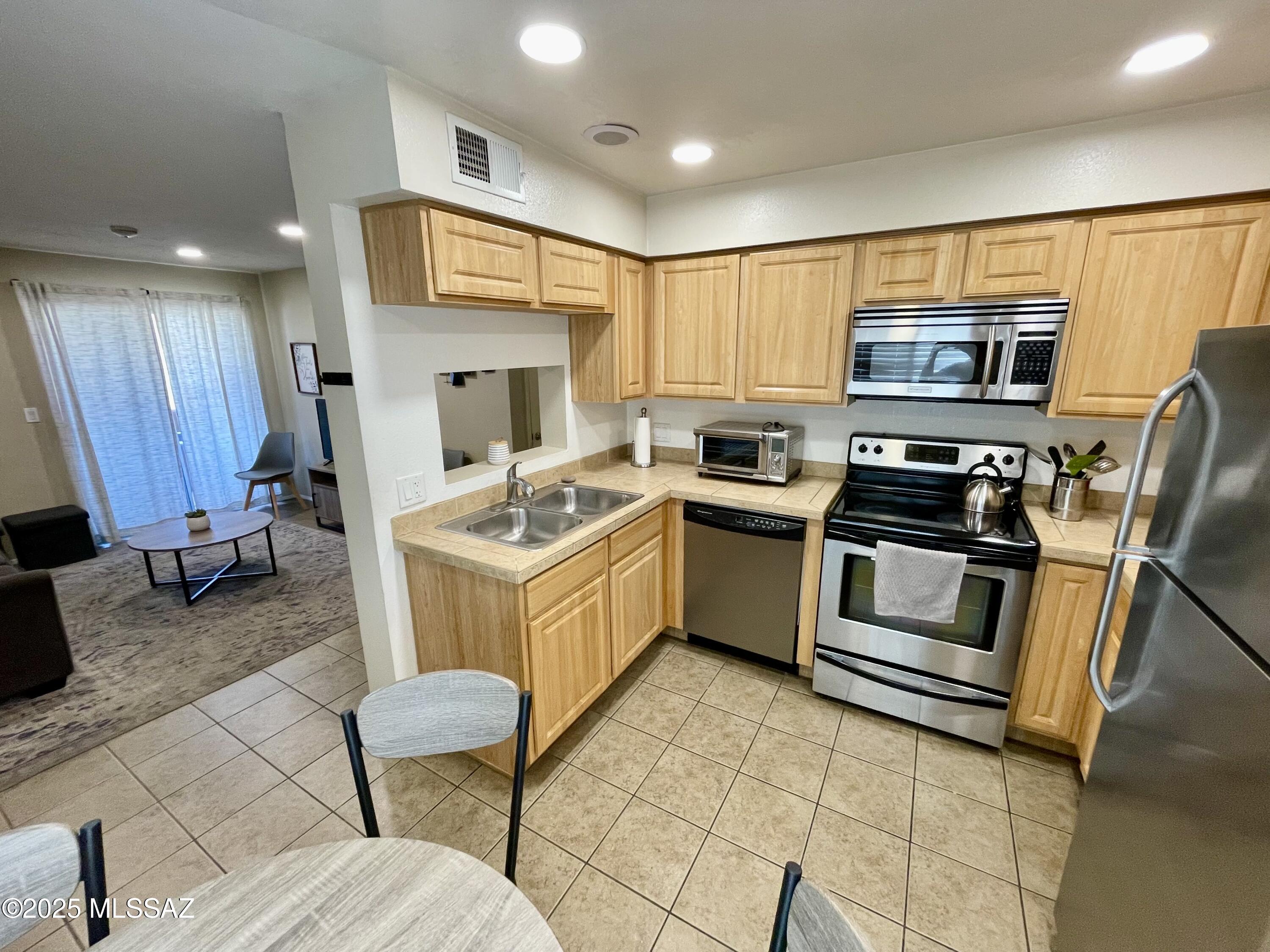 1810 E Blacklidge Drive Unit: 415