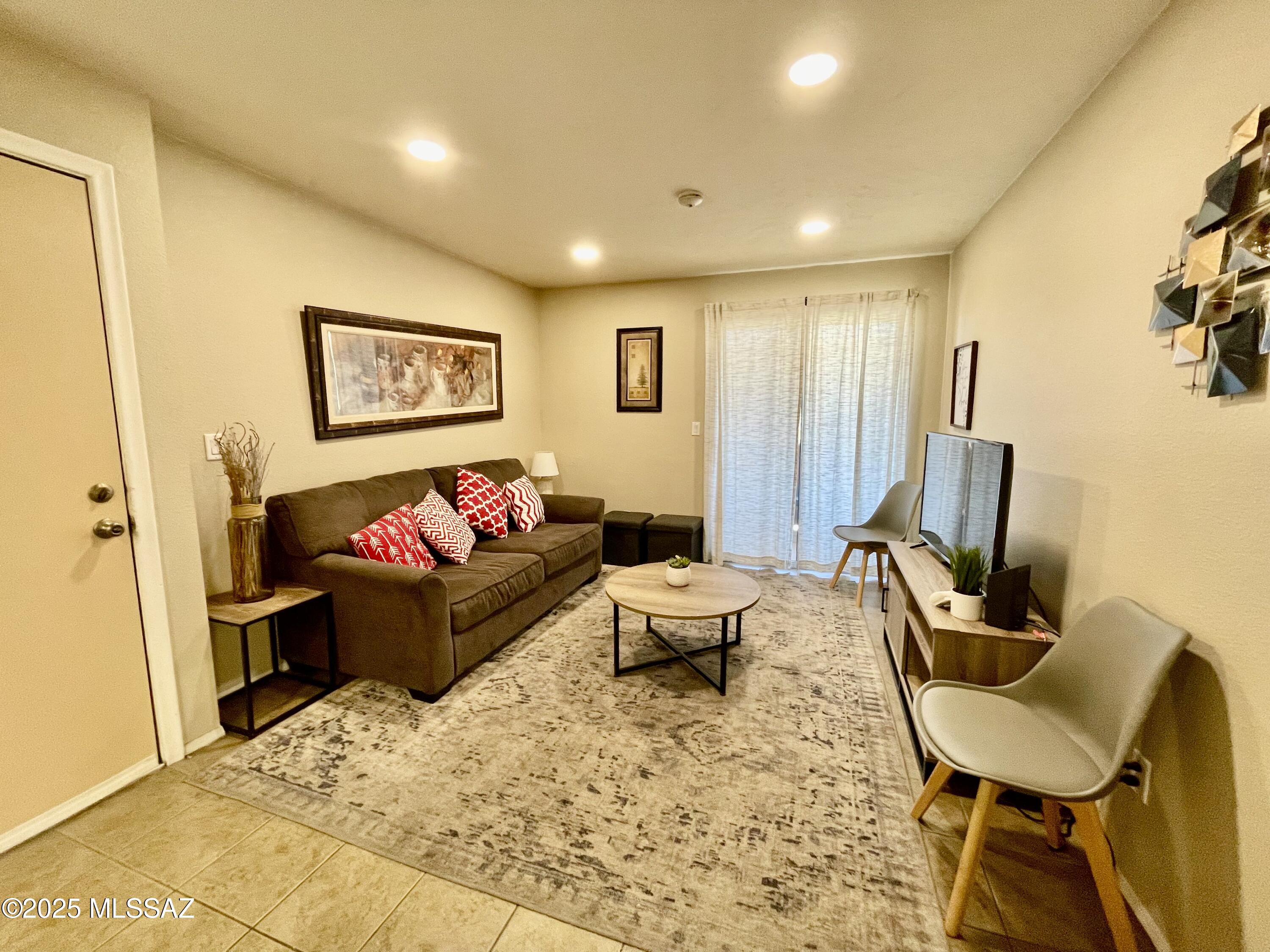 1810 E Blacklidge Drive Unit: 415