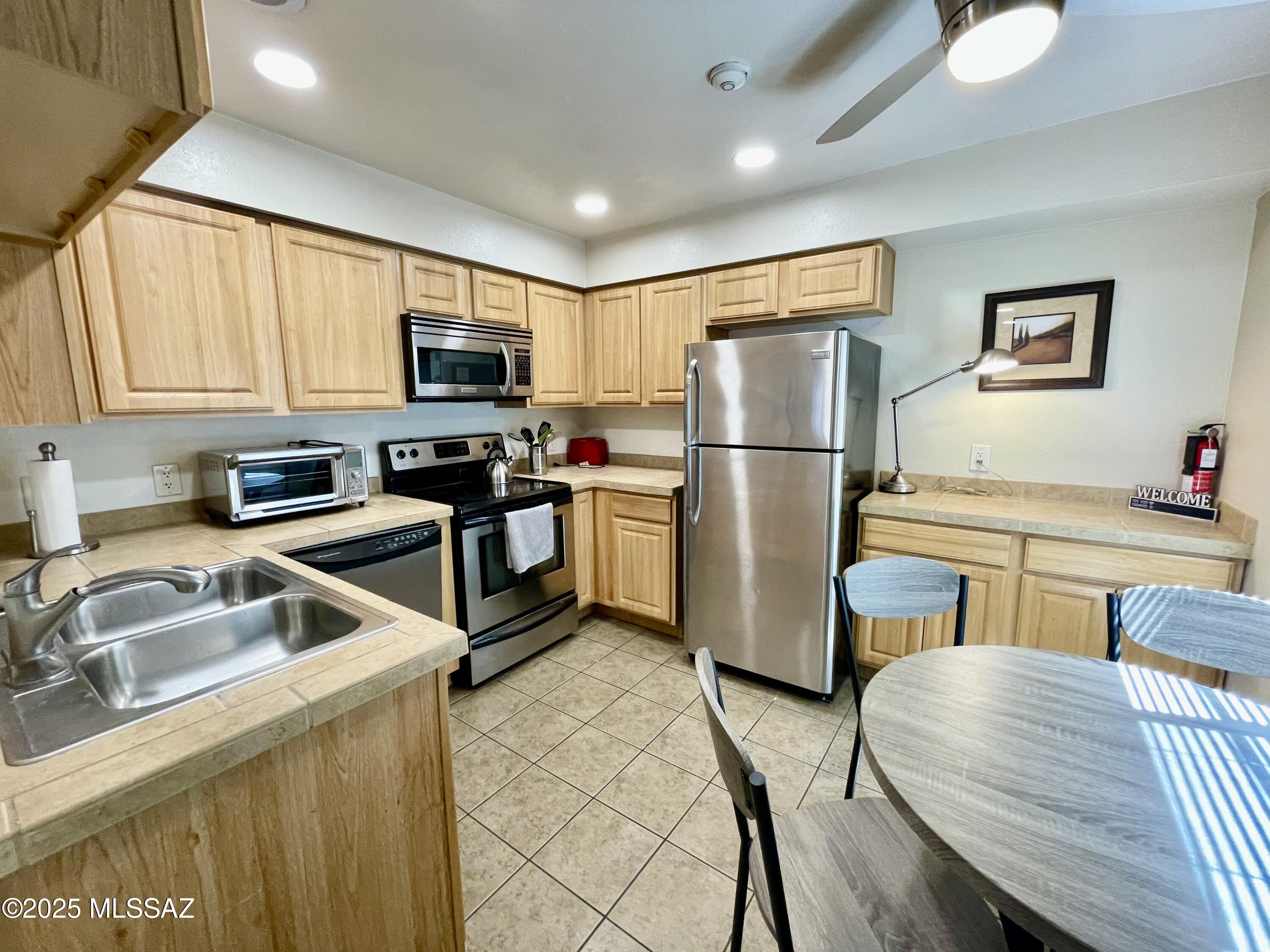 1810 E Blacklidge Drive Unit: 415