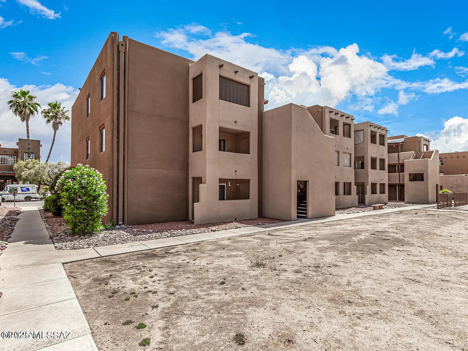 1810 E Blacklidge Drive Unit: 415