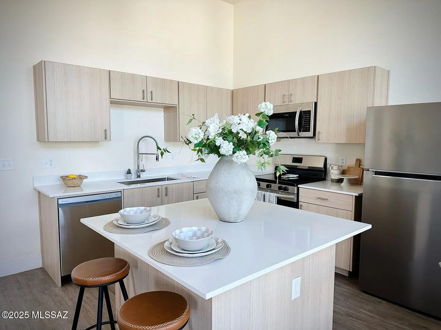 544 E Limberlost Drive Unit: 1102