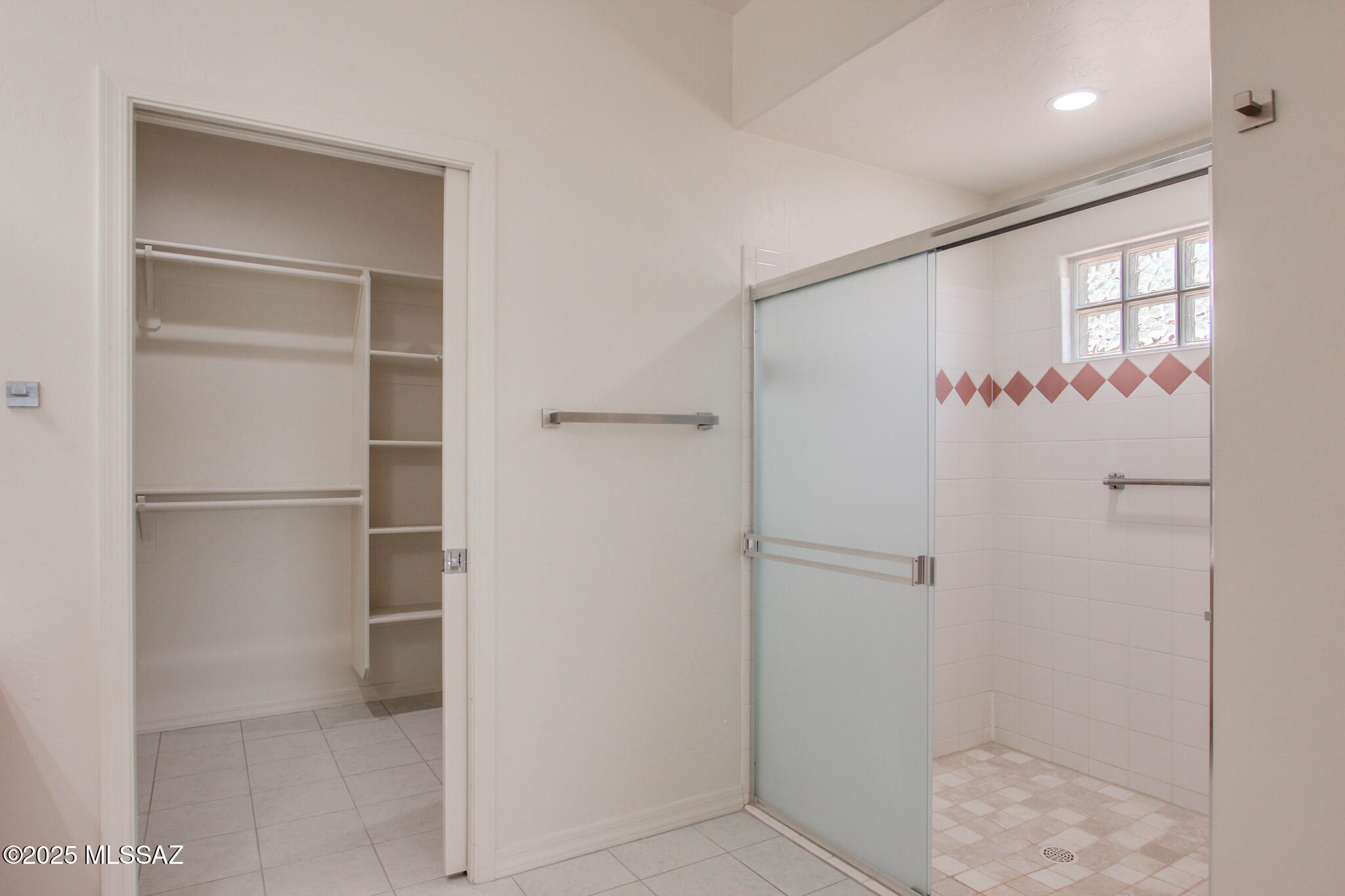 656 W Rio Moctezuma