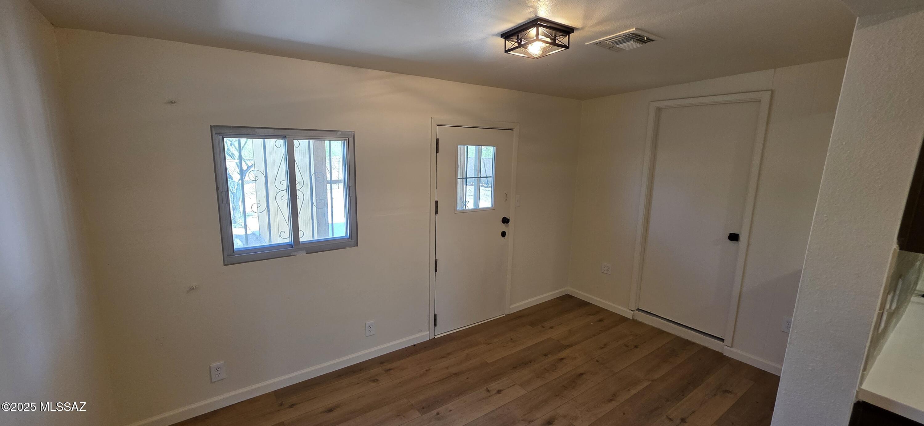 102 W Mossman Road