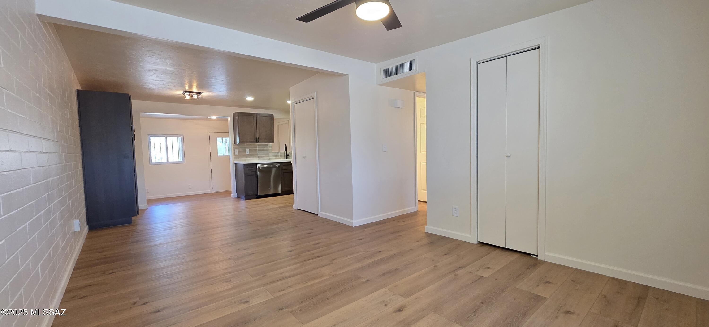 102 W Mossman Road