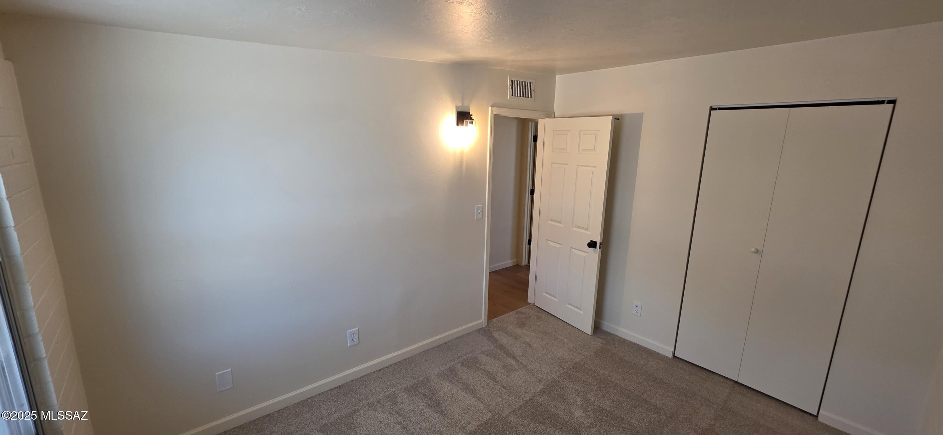 102 W Mossman Road